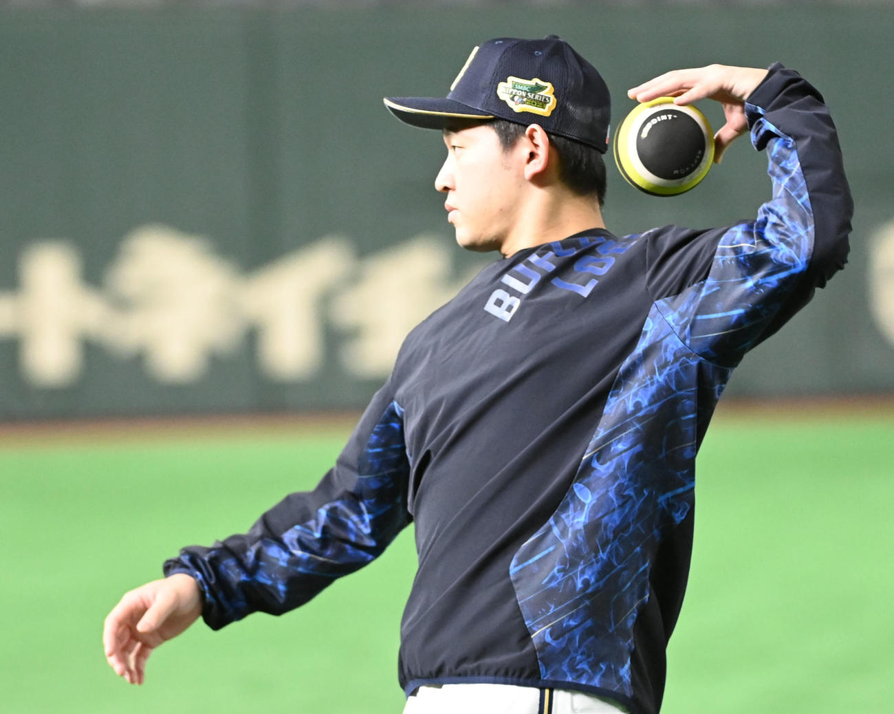 練習でボールを手にした宮城（撮影・前岡正明）