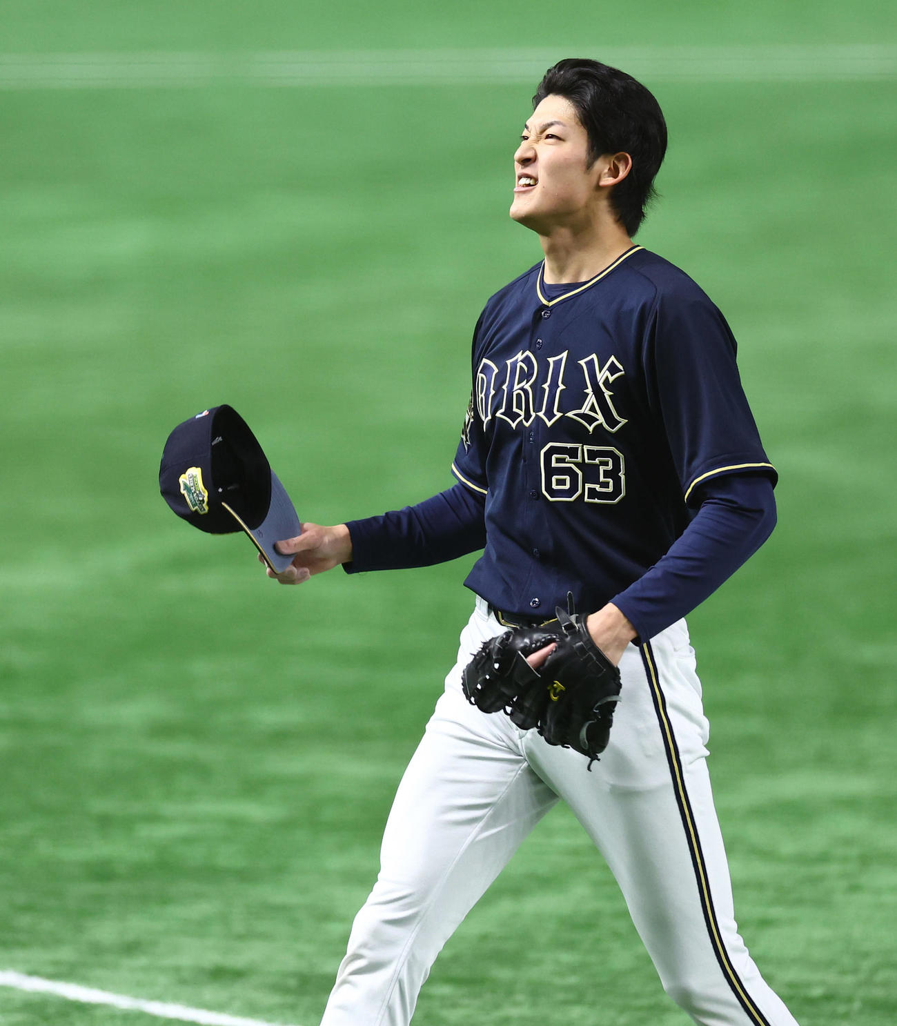 ヤクルト対オリックス　2回裏の登板を終え先制を許したオリックス先発の山崎颯は悔しげな表情を見せる（撮影・垰建太）