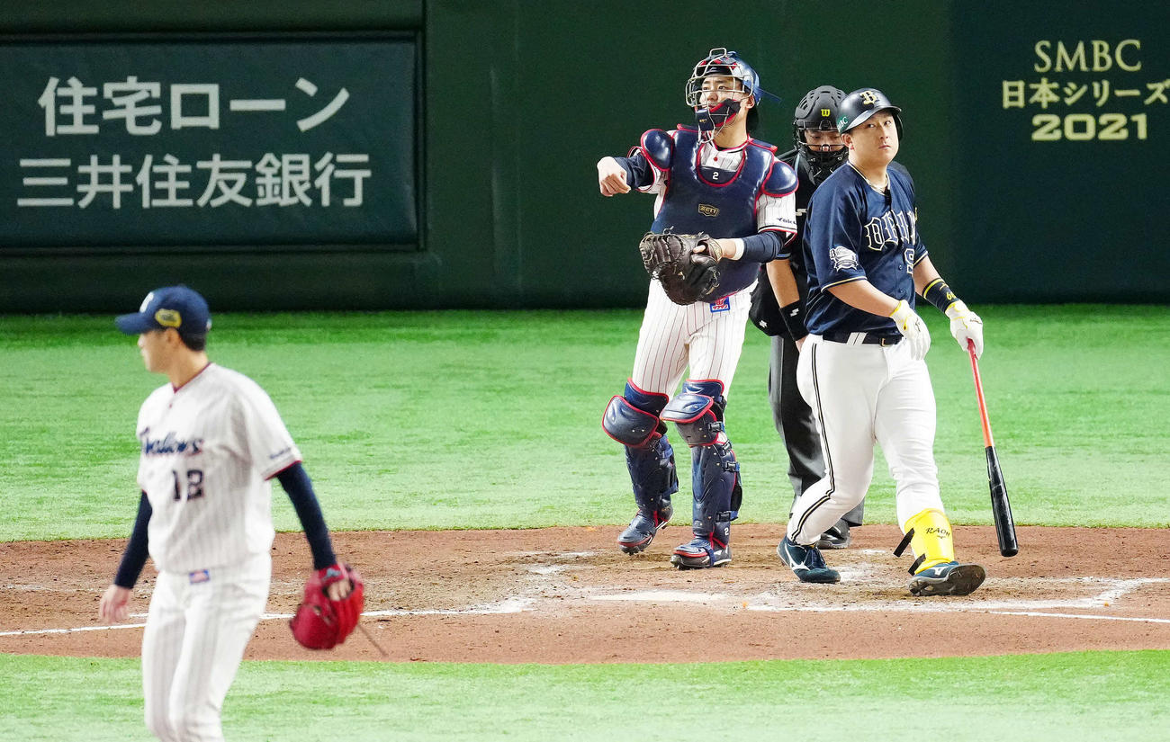 ヤクルト対オリックス　7回表オリックス無死、空振り三振に倒れる杉本。投手石山（撮影・江口和貴）