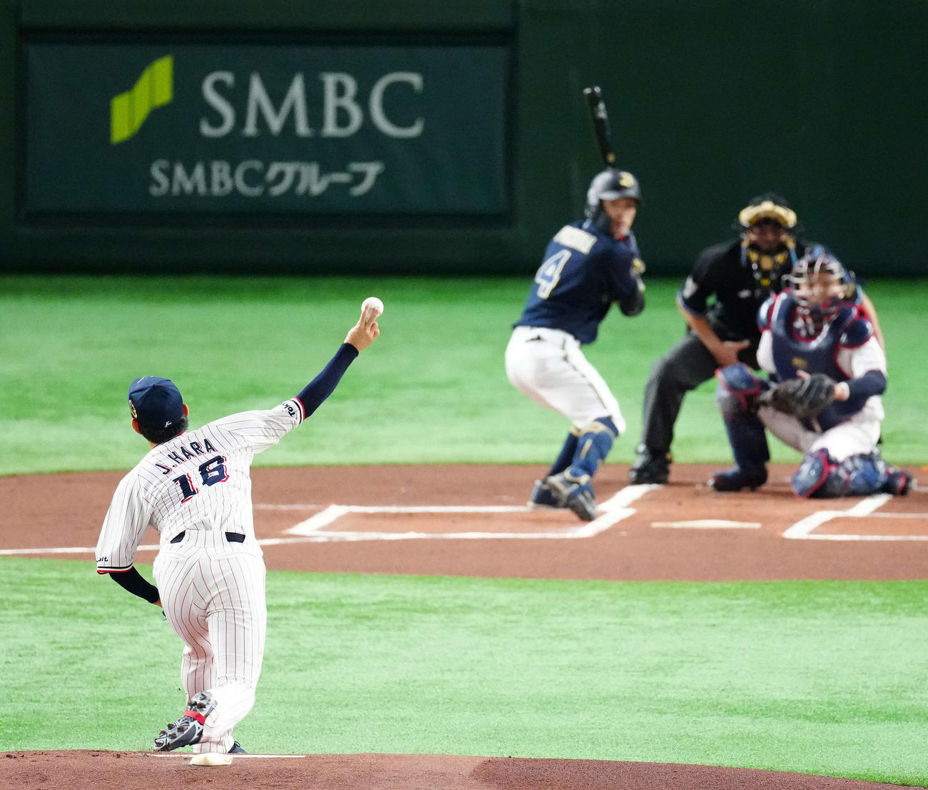 ヤクルト対オリックス　1回表オリックス無死、打者福田に投球する原（撮影・江口和貴）