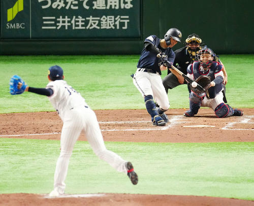 ヤクルト対オリックス　4回表オリックス無死、右前打を放つ福田（撮影・江口和貴）