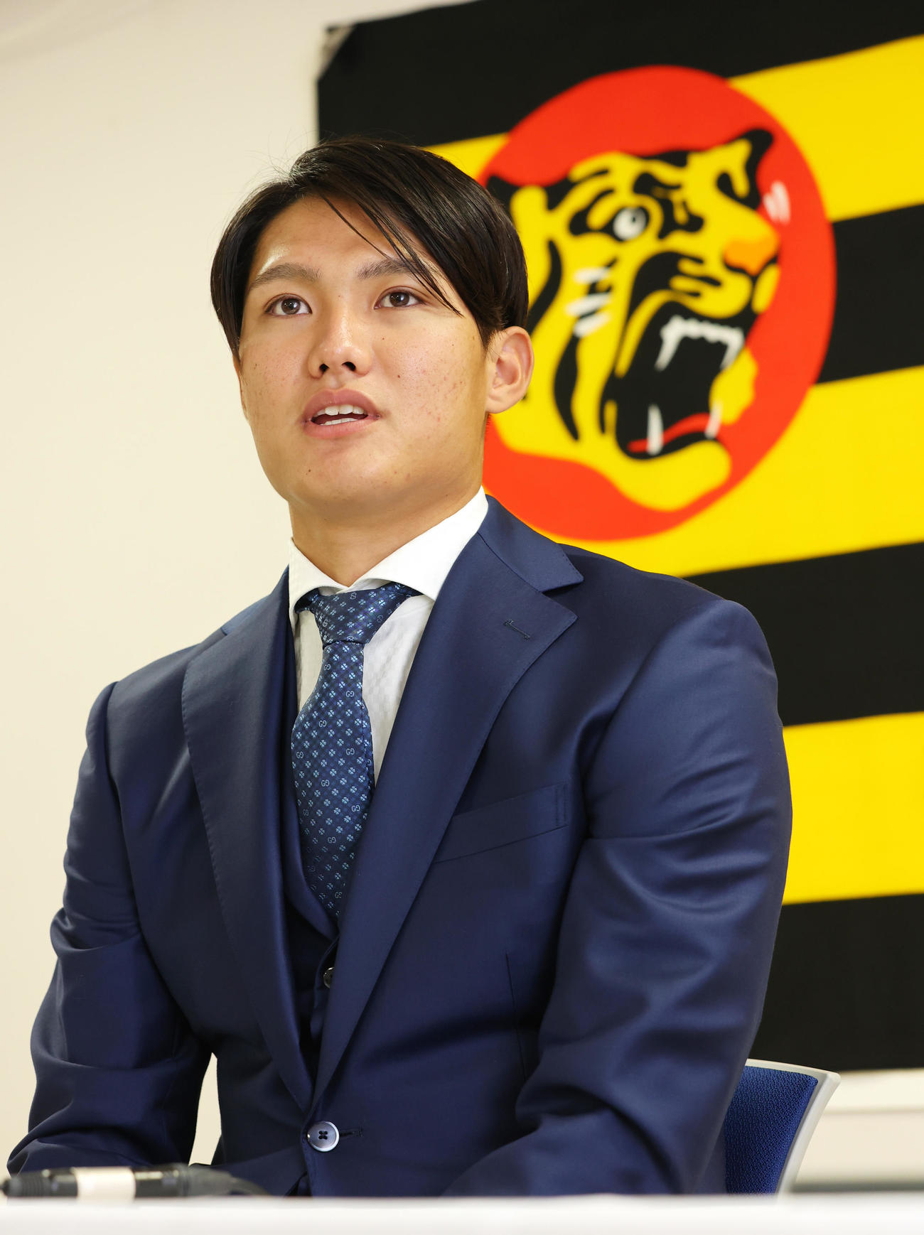 契約更改を終え会見に臨む阪神西純（代表撮影）
