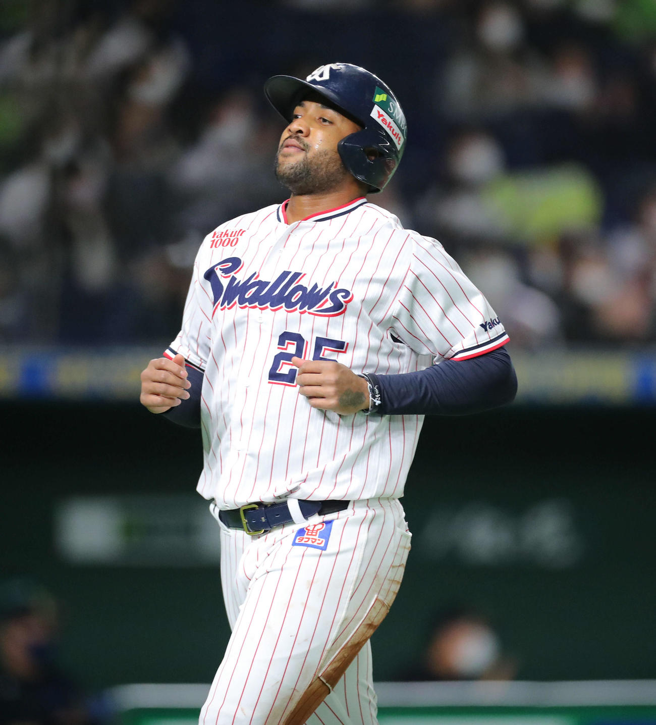 ヤクルト対オリックス　2回裏ヤクルト無死一、三塁、オスナの三ゴロで生還するサンタナ（撮影・河田真司）