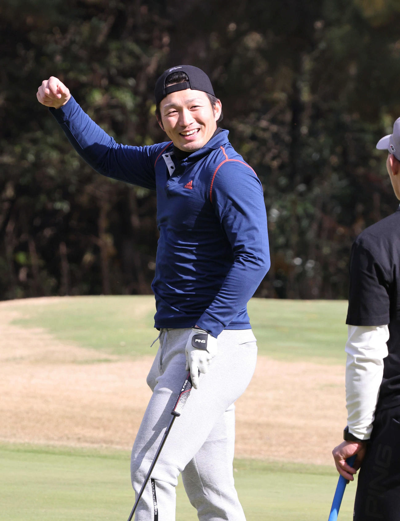 選手会ゴルフに参加し笑顔の広島鈴木誠也（撮影・加藤孝規）