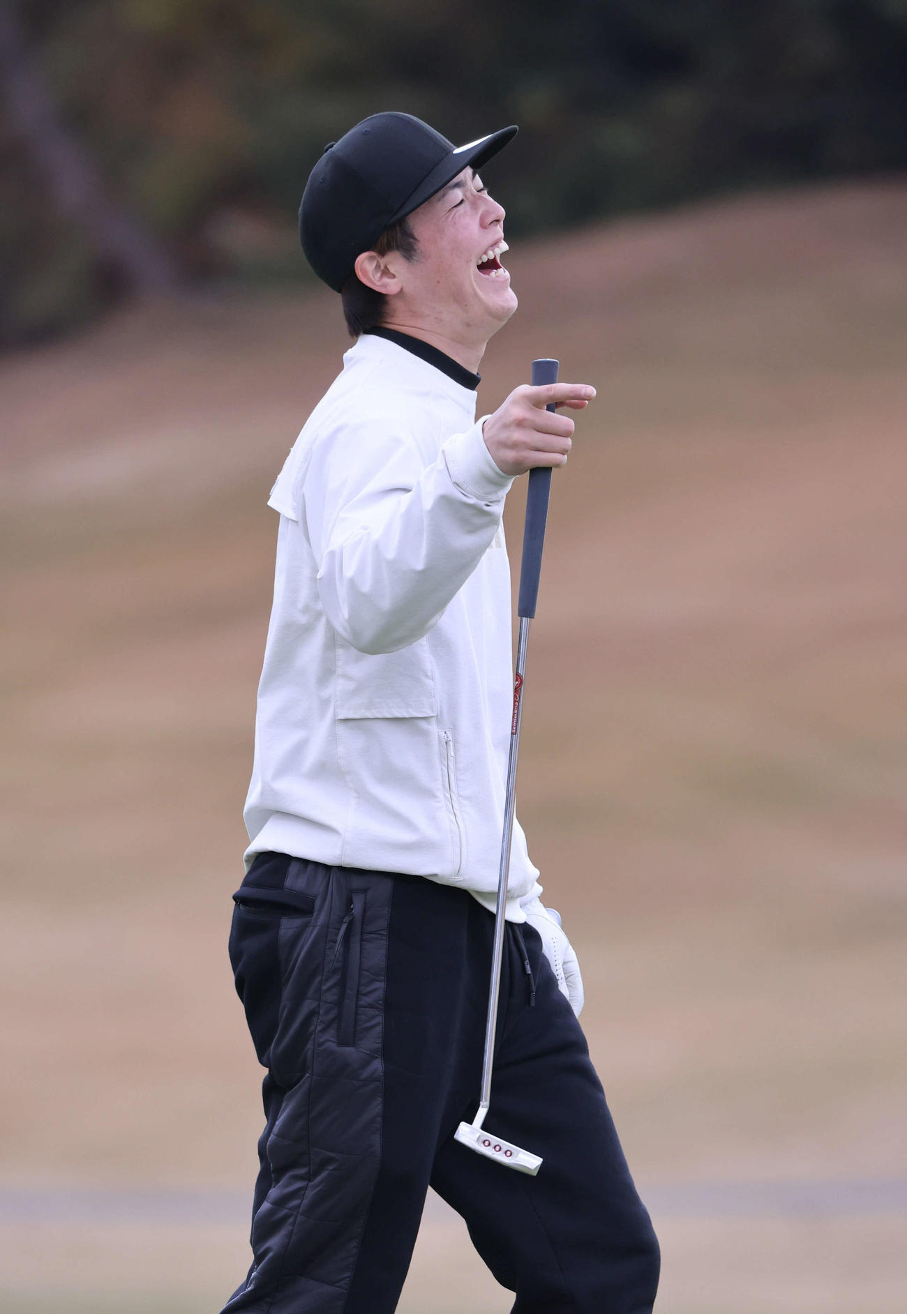 広島選手会ゴルフ　爆笑する森下（撮影・加藤孝規）
