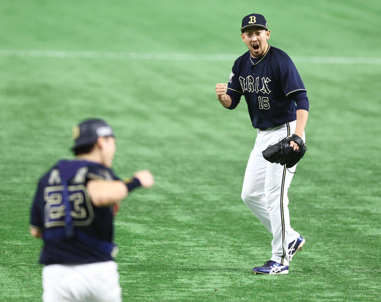 ヤクルト対オリックス　9回裏ヤクルト2死一塁、青木を二ゴロに仕留め勝利し雄たけびを上げる平野佳寿（撮影・垰建太）