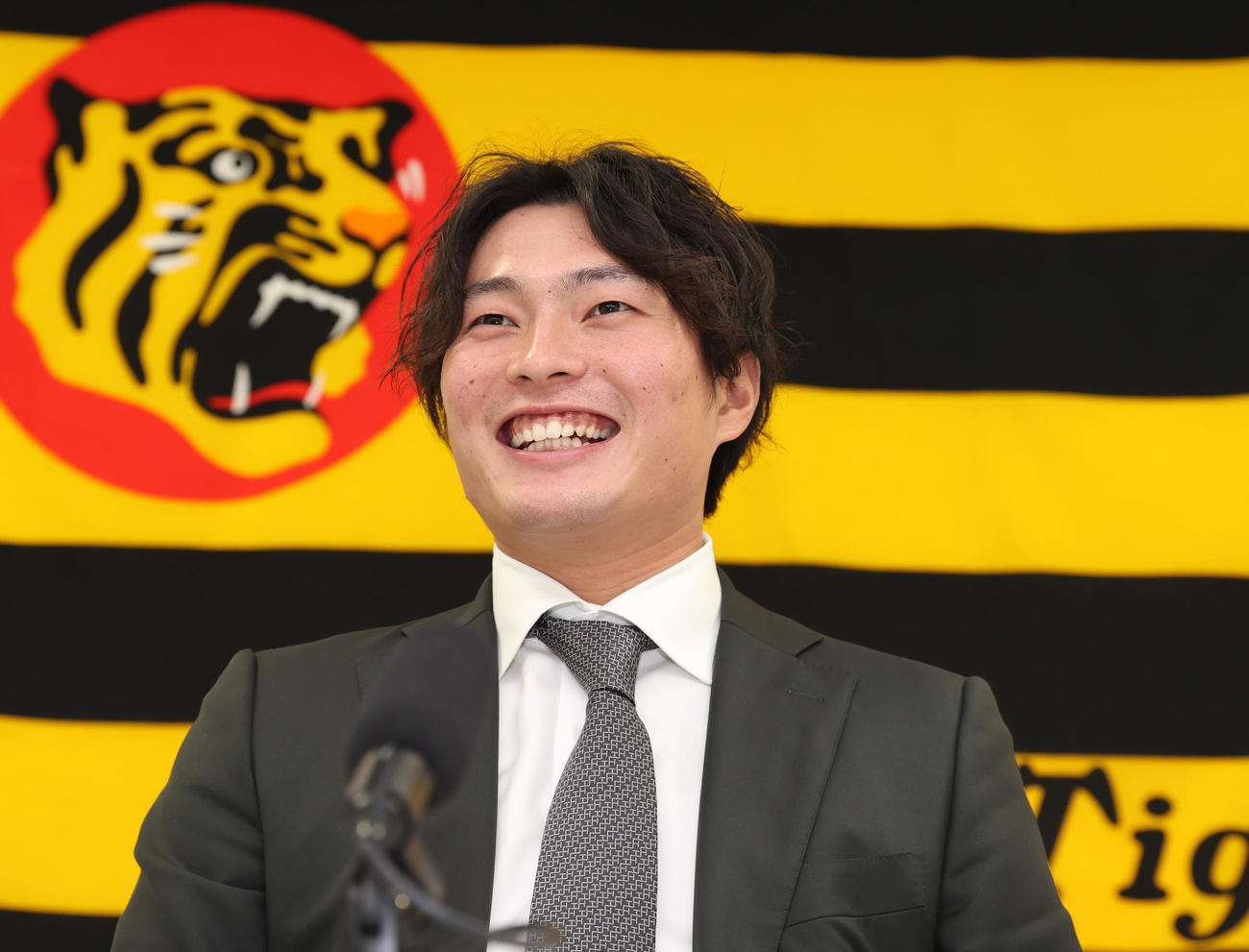 契約更改を終え会見に臨む阪神北條（代表撮影）
