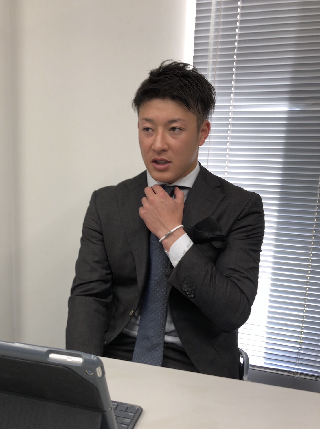 契約更改交渉を終え、オンライン取材に応じる日本ハム吉田（球団提供）
