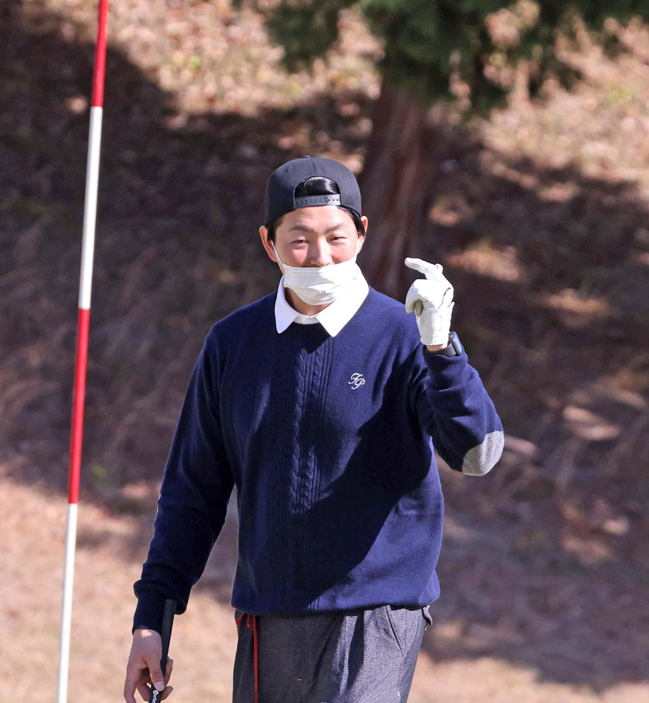 広島バッテリー会ゴルフでプレーする大瀬良（撮影・加藤孝規）