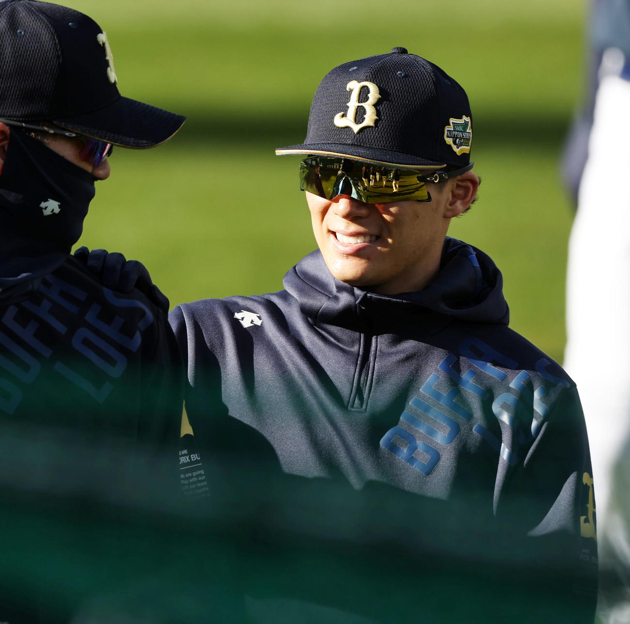 オリックス対ヤクルト　練習で笑顔を見せる山本由伸（撮影・加藤哉）
