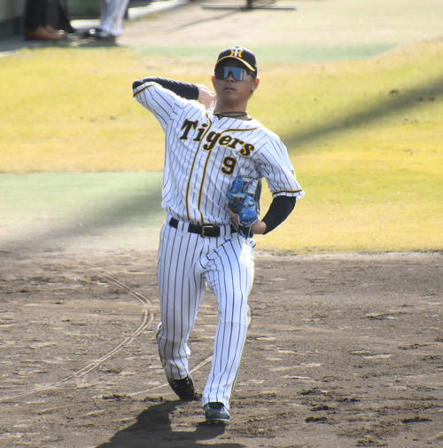 阪神高山俊700万円減の2300万円サイン 食らいついていく気持ちで プロ野球写真ニュース 日刊スポーツ