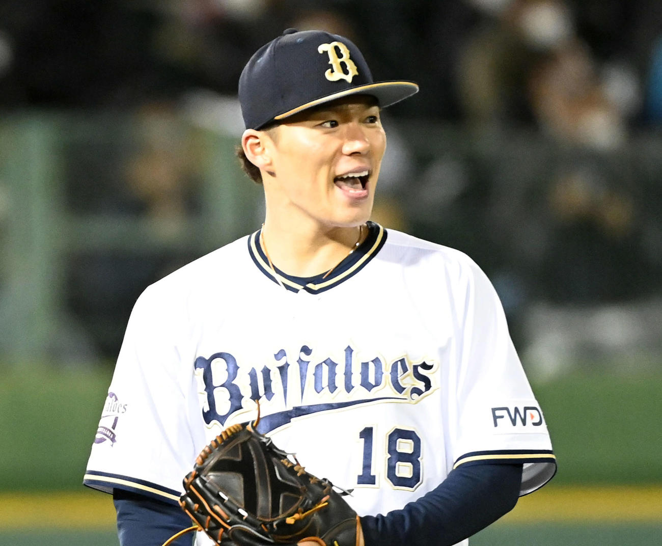 7回、ピンチを切り抜け笑顔の山本（撮影・前岡正明）