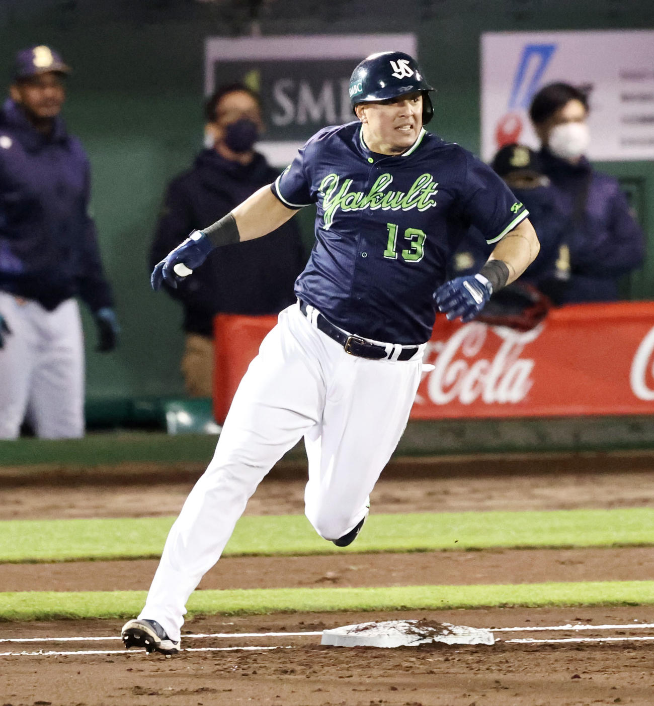オリックス対ヤクルト　3回表ヤクルト無死、オスナは左線二塁打を放つ（撮影・加藤哉）