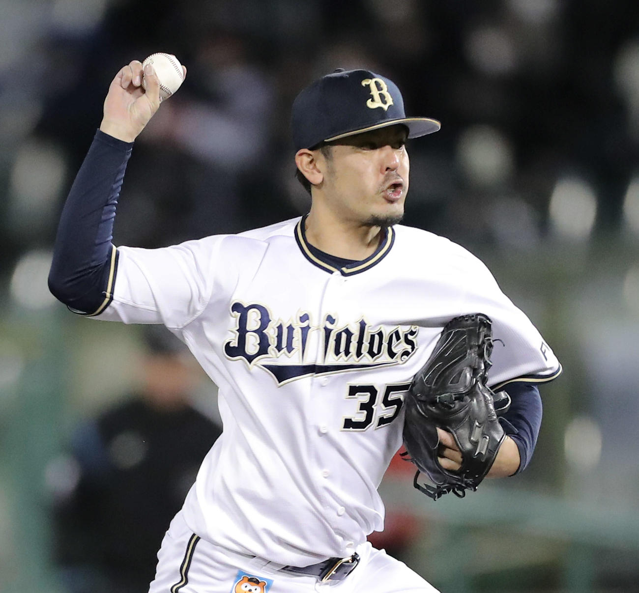 オリックス対ヤクルト　11回表ヤクルト1死、オリックス4番手で登板する比嘉（撮影・河田真司）
