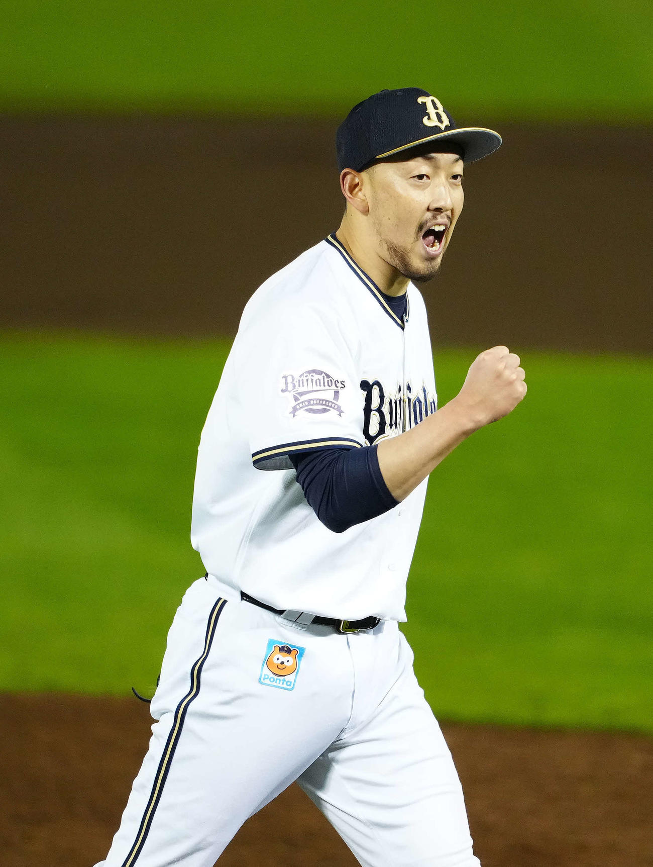 オリックス対ヤクルト　10回表ヤクルト2死二塁、山田を遊飛に仕留めガッツポーズを見せる平野佳（撮影・江口和貴）