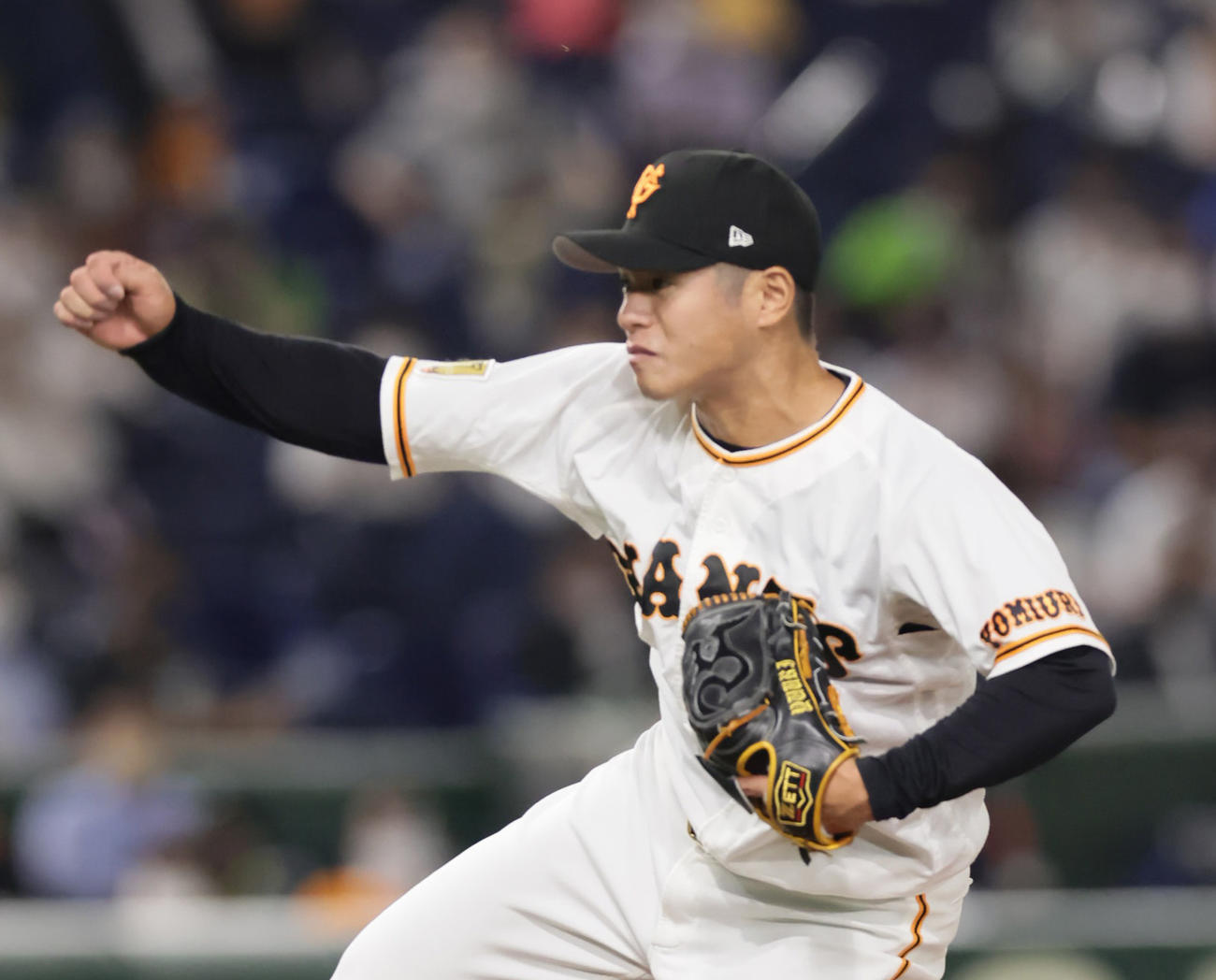 巨人対ヤクルト　7回から登板した巨人古川（撮影・足立雅史）