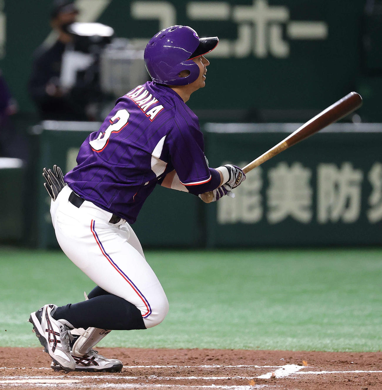 日本製鉄かずさマジック対西濃運輸　3回表日本製鉄かずさマジック無死、左中間に先制本塁打を放つ田中（撮影・河野匠）