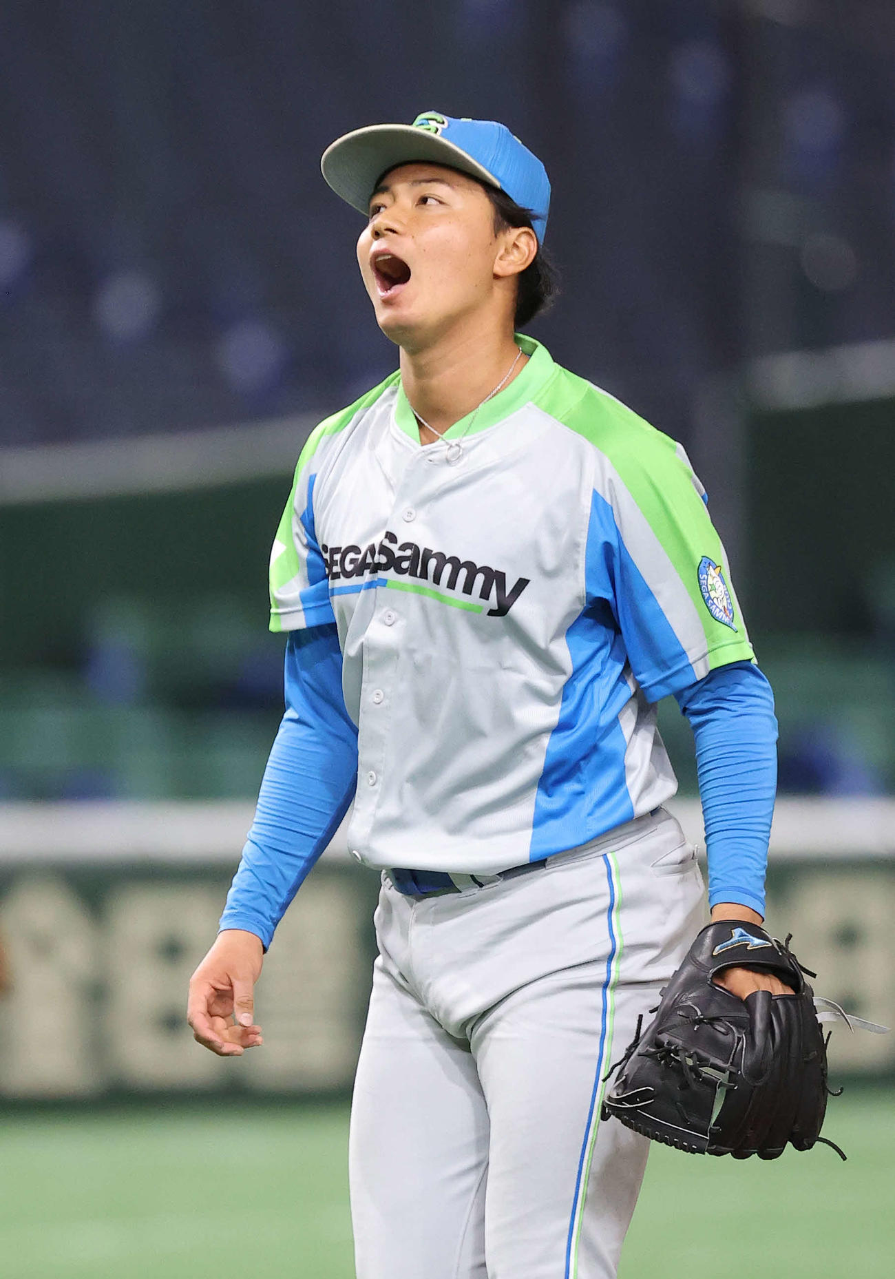 北海道ガス対セガサミー　9回表にセガサミー2死、長谷川の打球が飛球となり声を上げる横山（撮影・河野匠）