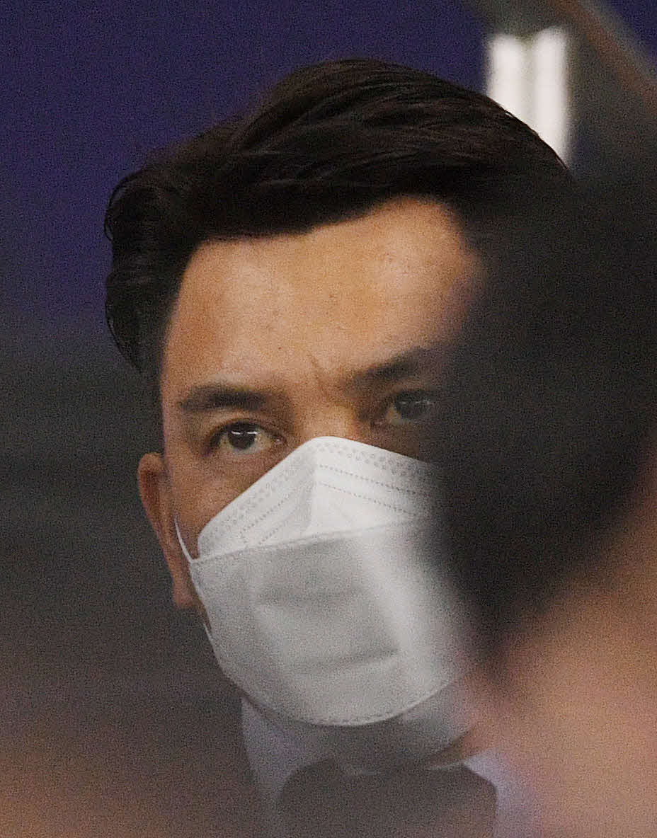 三菱自動車倉敷オーシャンズ対三菱重工West　観客席から視察するロッテ井口監督（撮影・滝沢徹郎）