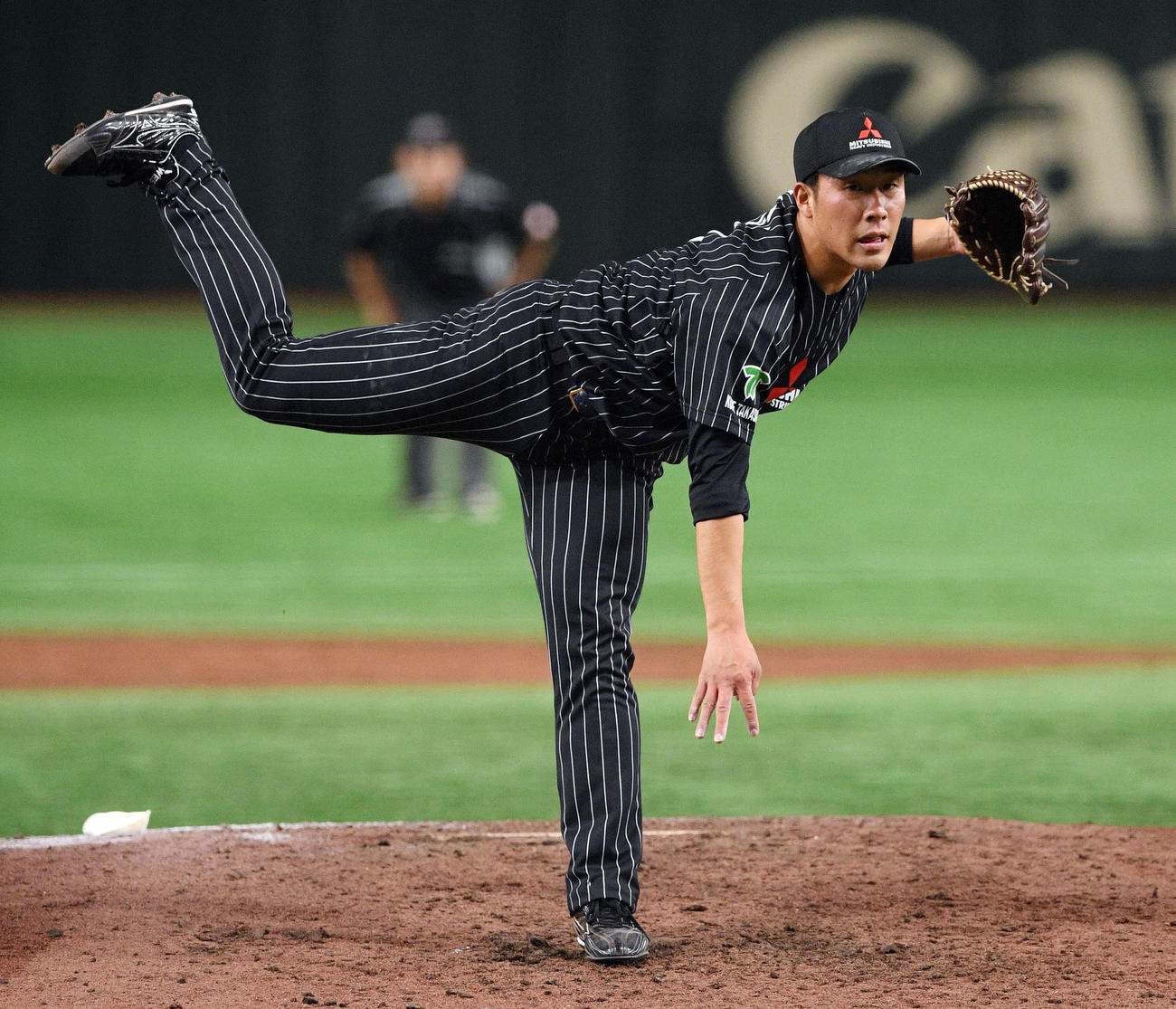 三菱自動車倉敷オーシャンズ対三菱重工West 9回表、三菱重工West2番手で試合を締めた八木（撮影・滝沢徹郎）