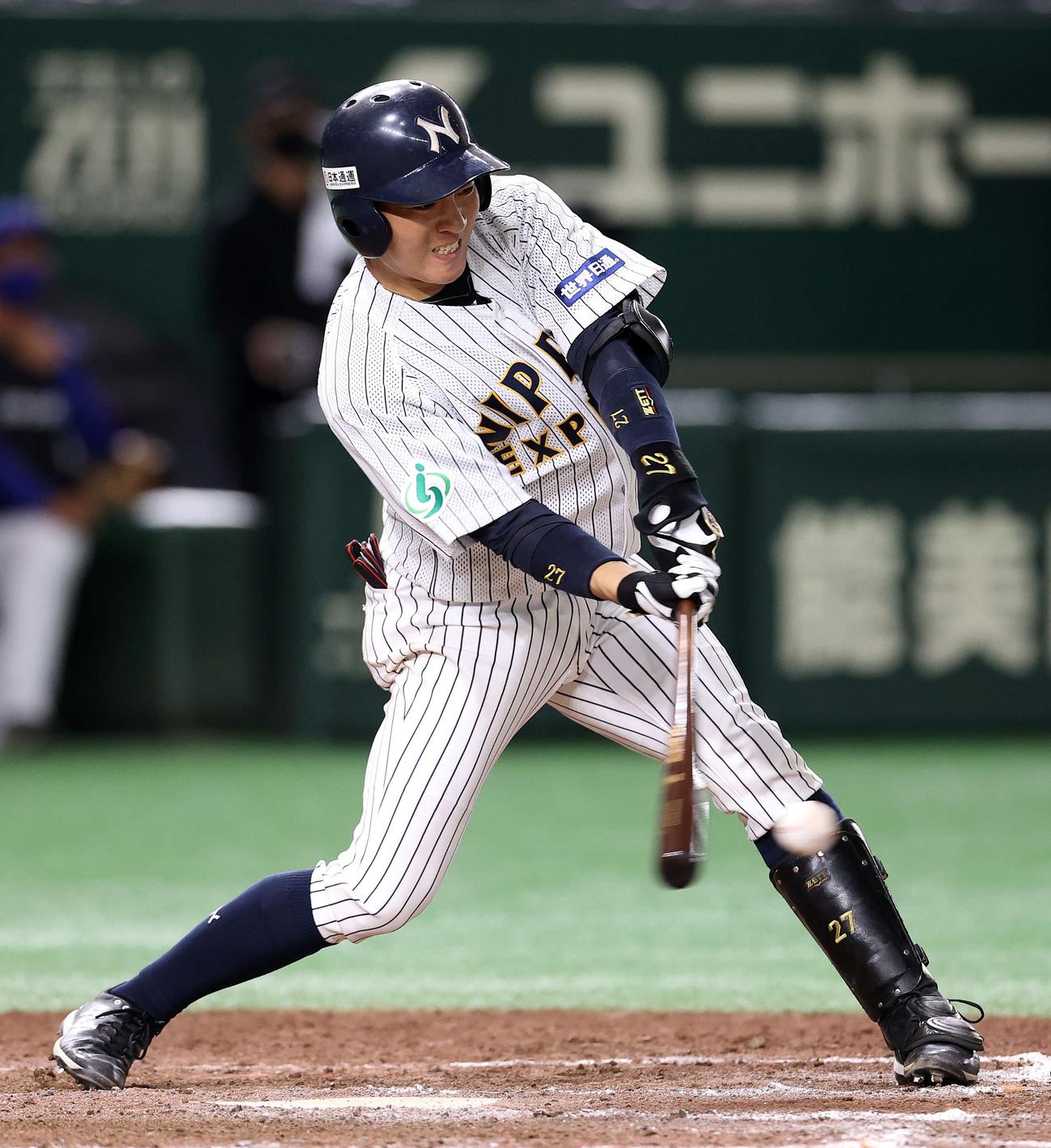 日本通運対パナソニック　９回表日本通運２死一、二塁、木南は中前適時打を放つ（撮影・鈴木正人）