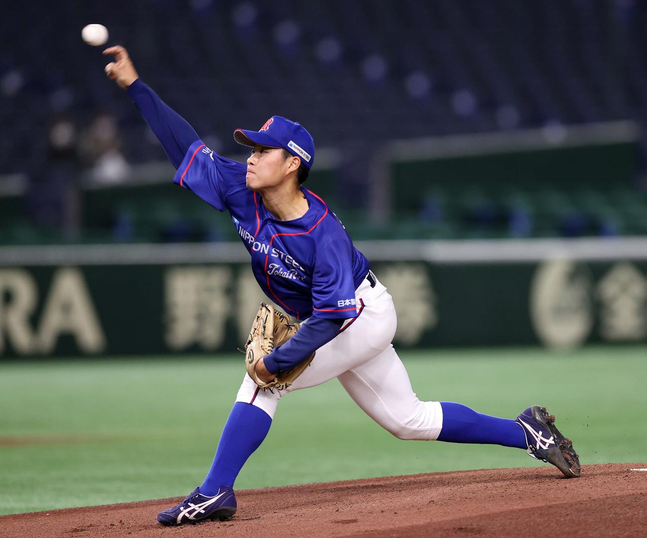 ＪＦＥ東日本対日本製鉄東海ＲＥＸ　先発し力投する日本製鉄東海ＲＥＸ・浦本（撮影・鈴木正人）