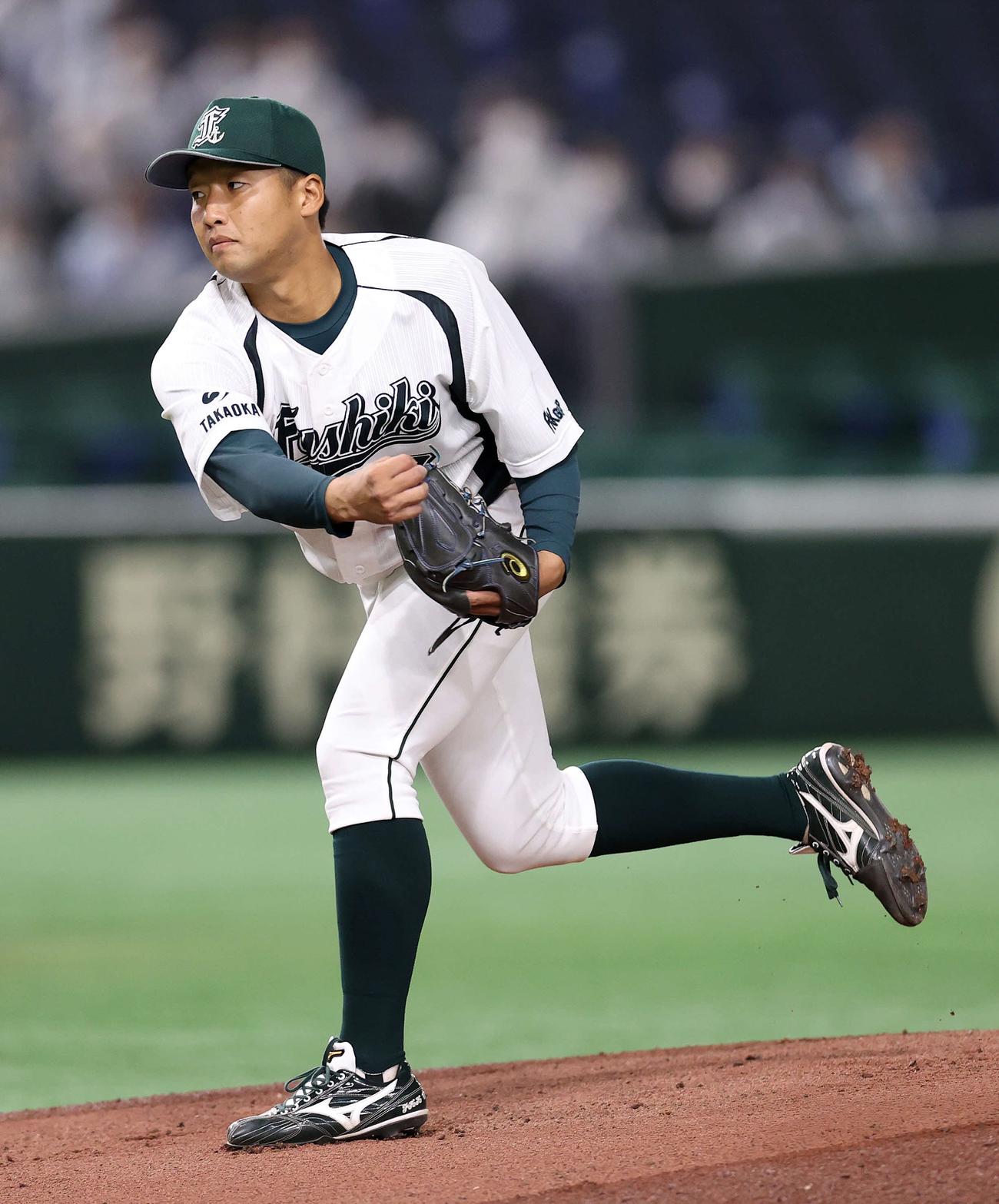 大阪ガス対伏木海陸運送　先発し力投する伏木海陸運送・西納（撮影・鈴木正人）
