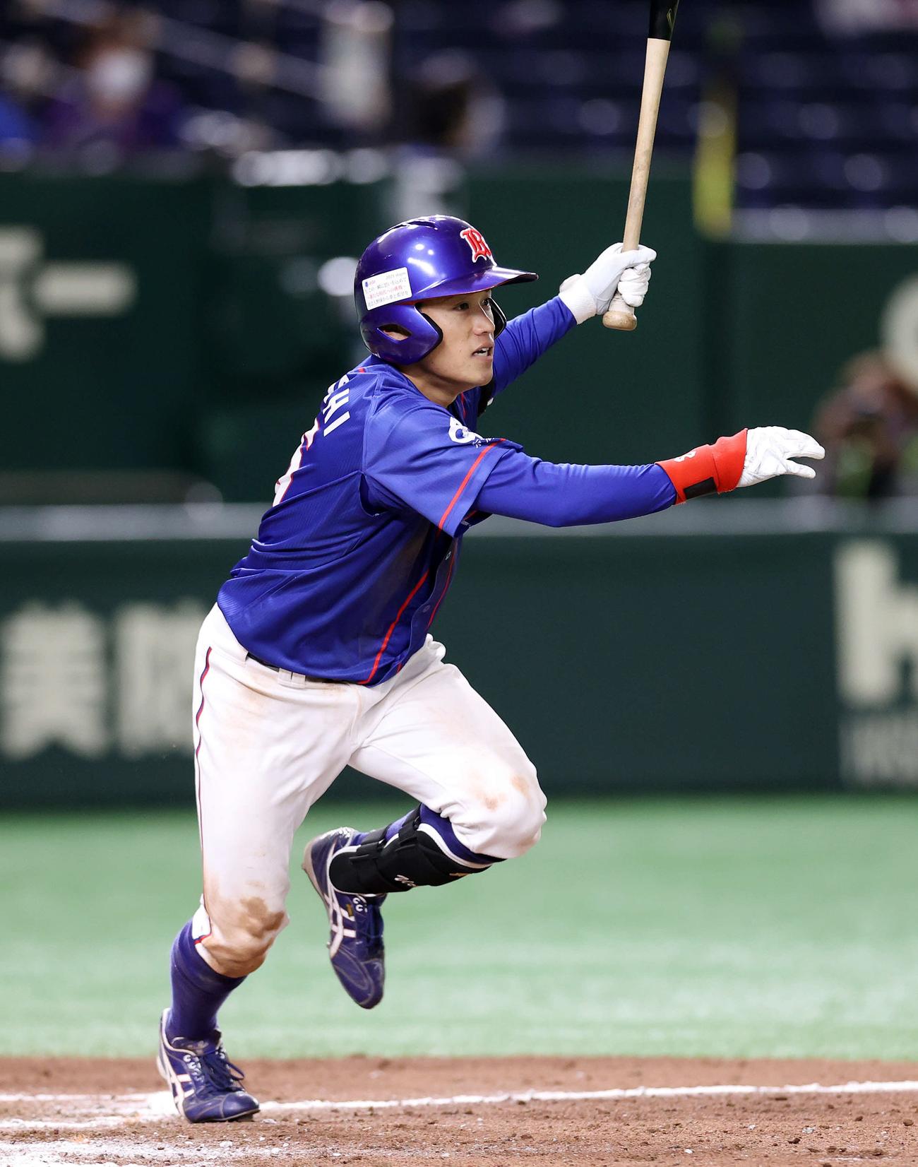 ＪＦＥ東日本対日本製鉄東海ＲＥＸ　８回裏日本製鉄東海ＲＥＸ無死一、三塁、宇都口は右越え適時二塁打を放つ（撮影・鈴木正人）
