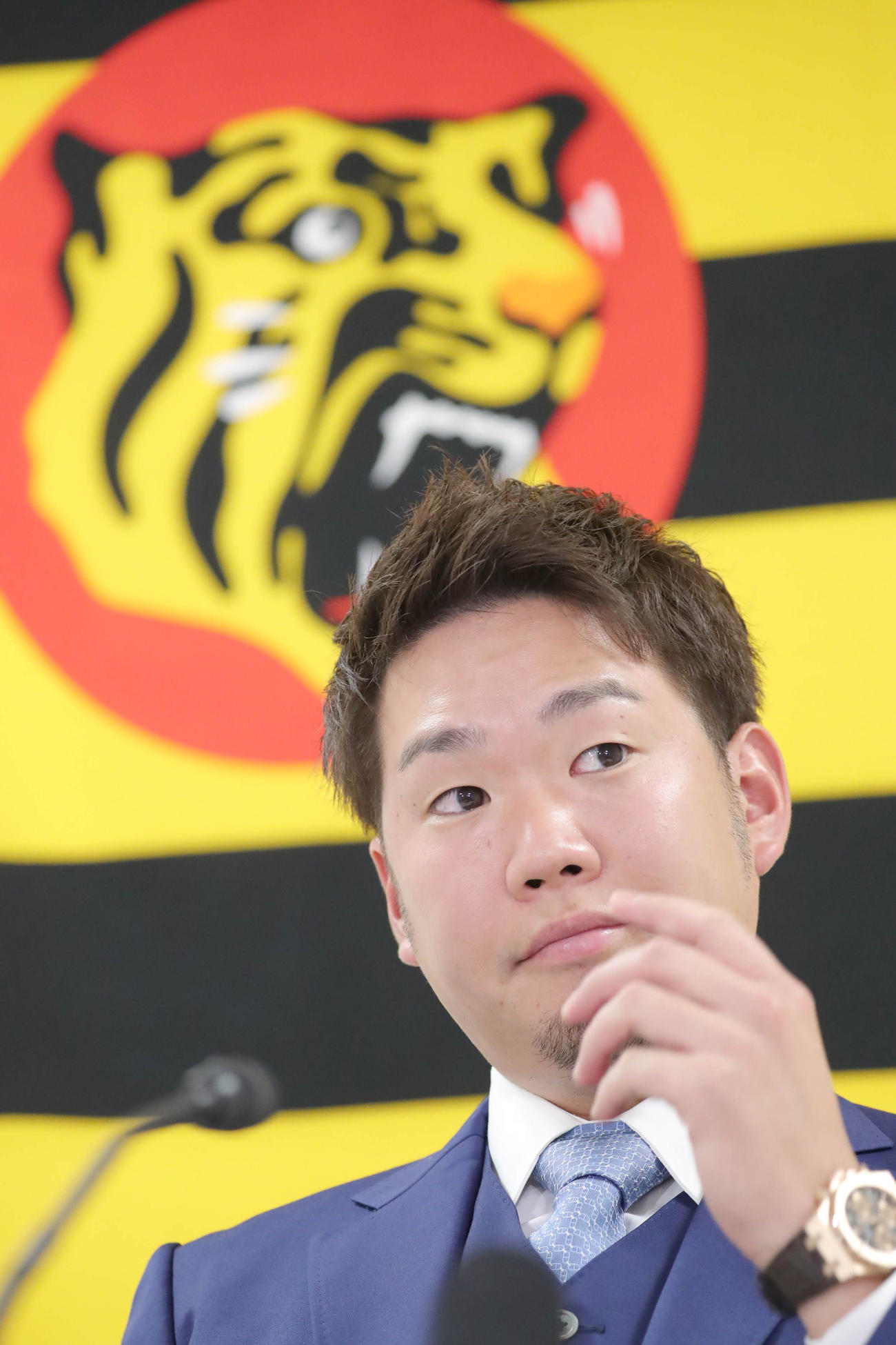 現状維持で契約更改を終えた西勇（代表撮影）