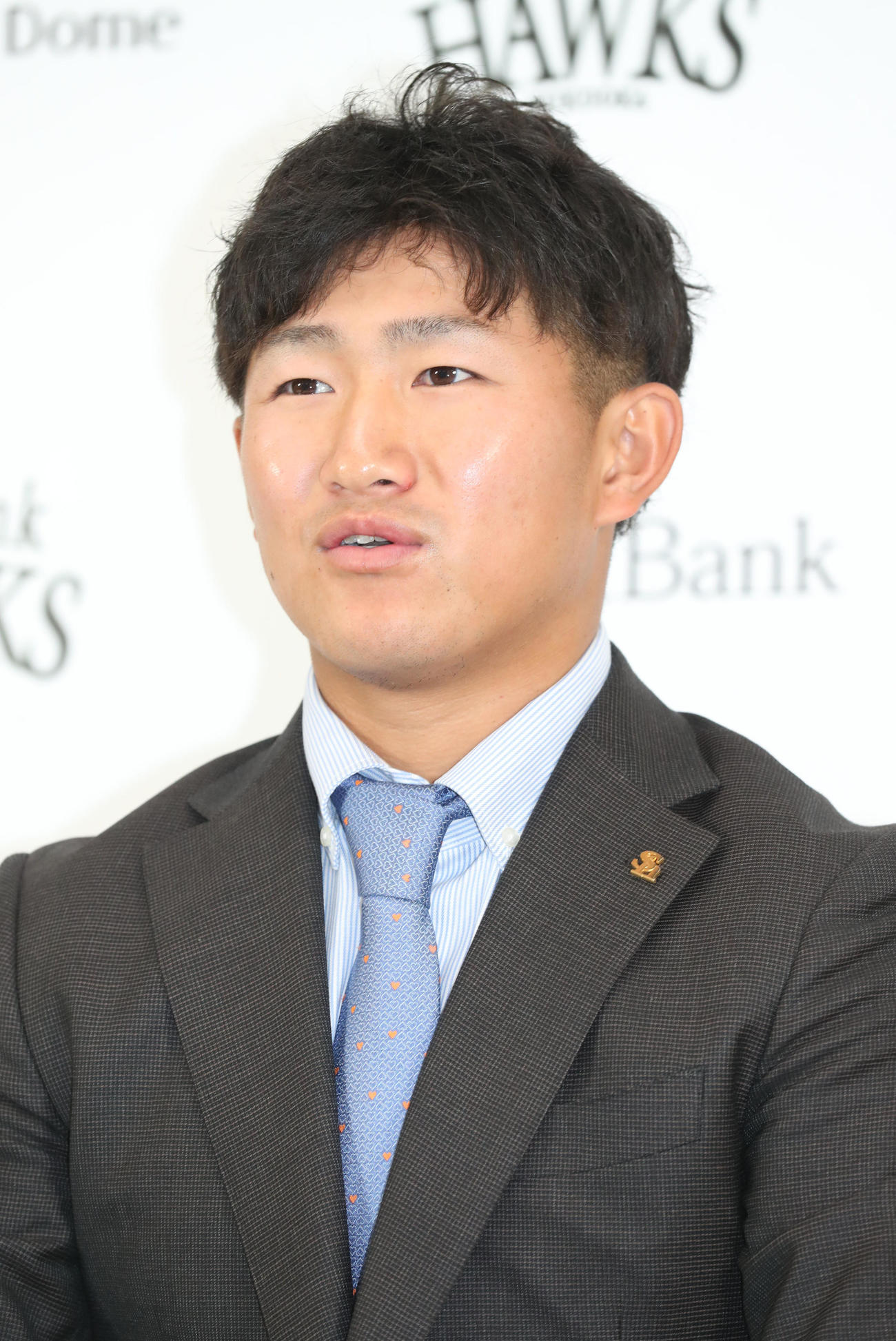契約更改を終え、会見で話をする野村大樹（撮影・梅根麻紀）