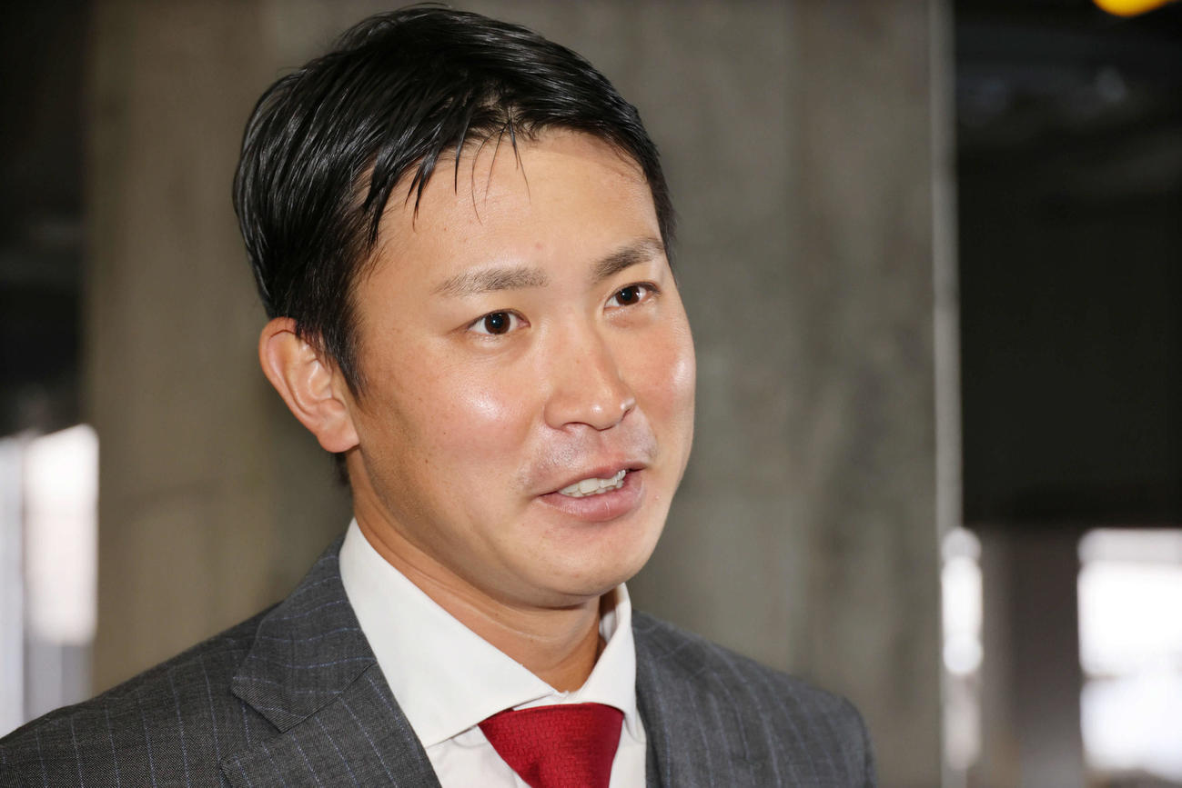 推定3600万円で契約更改をした広島堂林（撮影・加藤孝規）