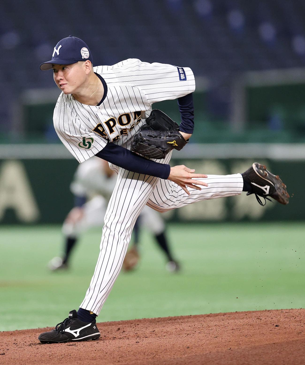 日本通運対パナソニック　先発し力投する日本通運・前田（撮影・鈴木正人）