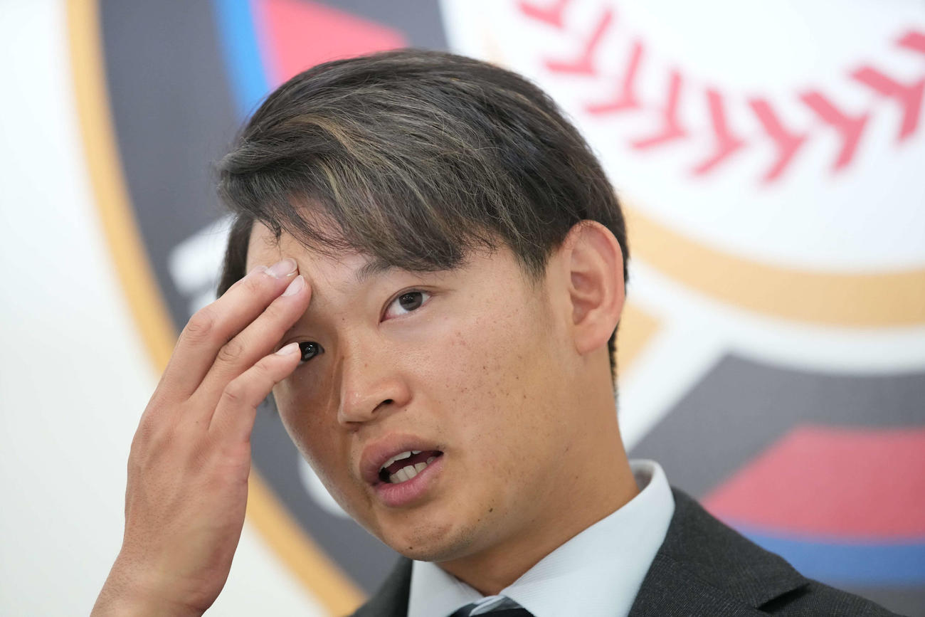 契約更改を終えた日本ハム鈴木健（代表撮影）
