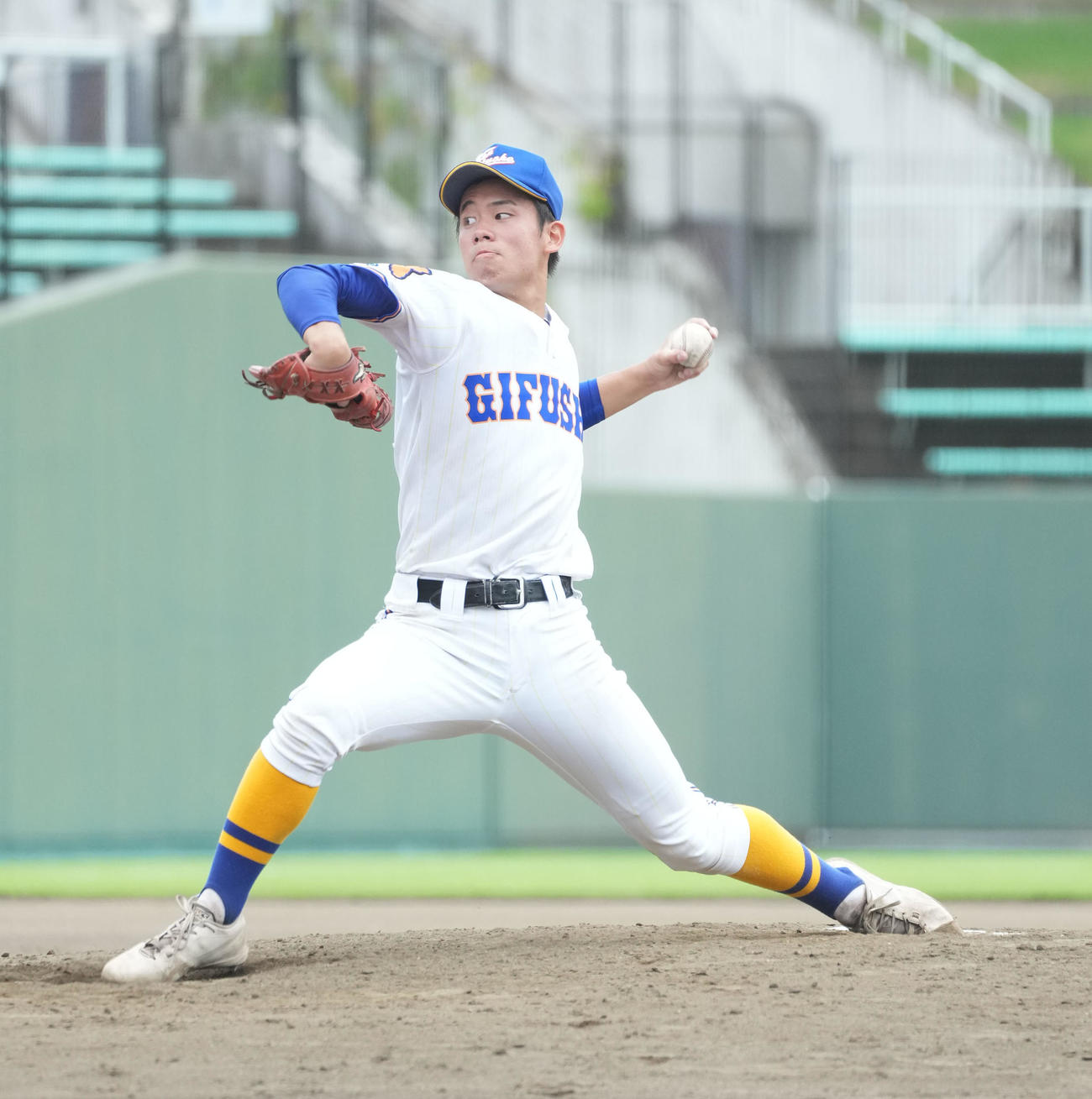 野崎慎裕