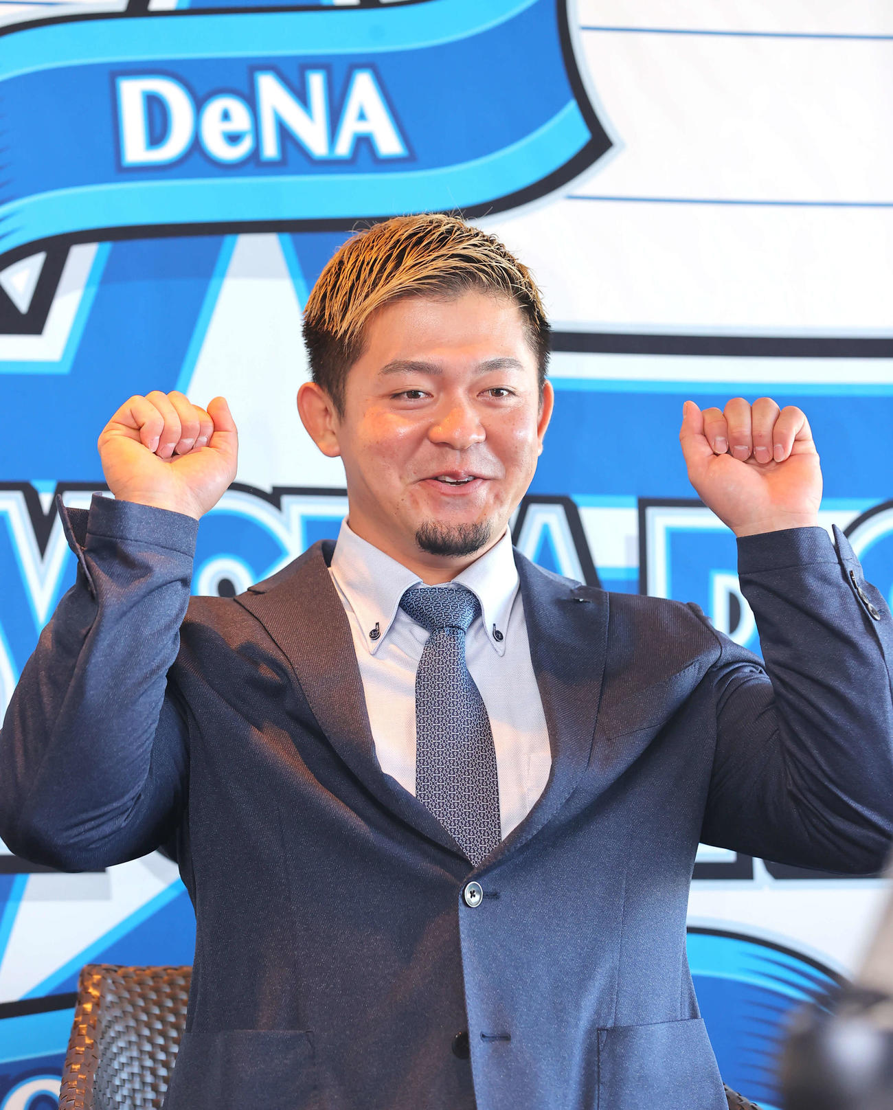 契約更改を終え会見に臨むDeNA山下（撮影・垰建太）