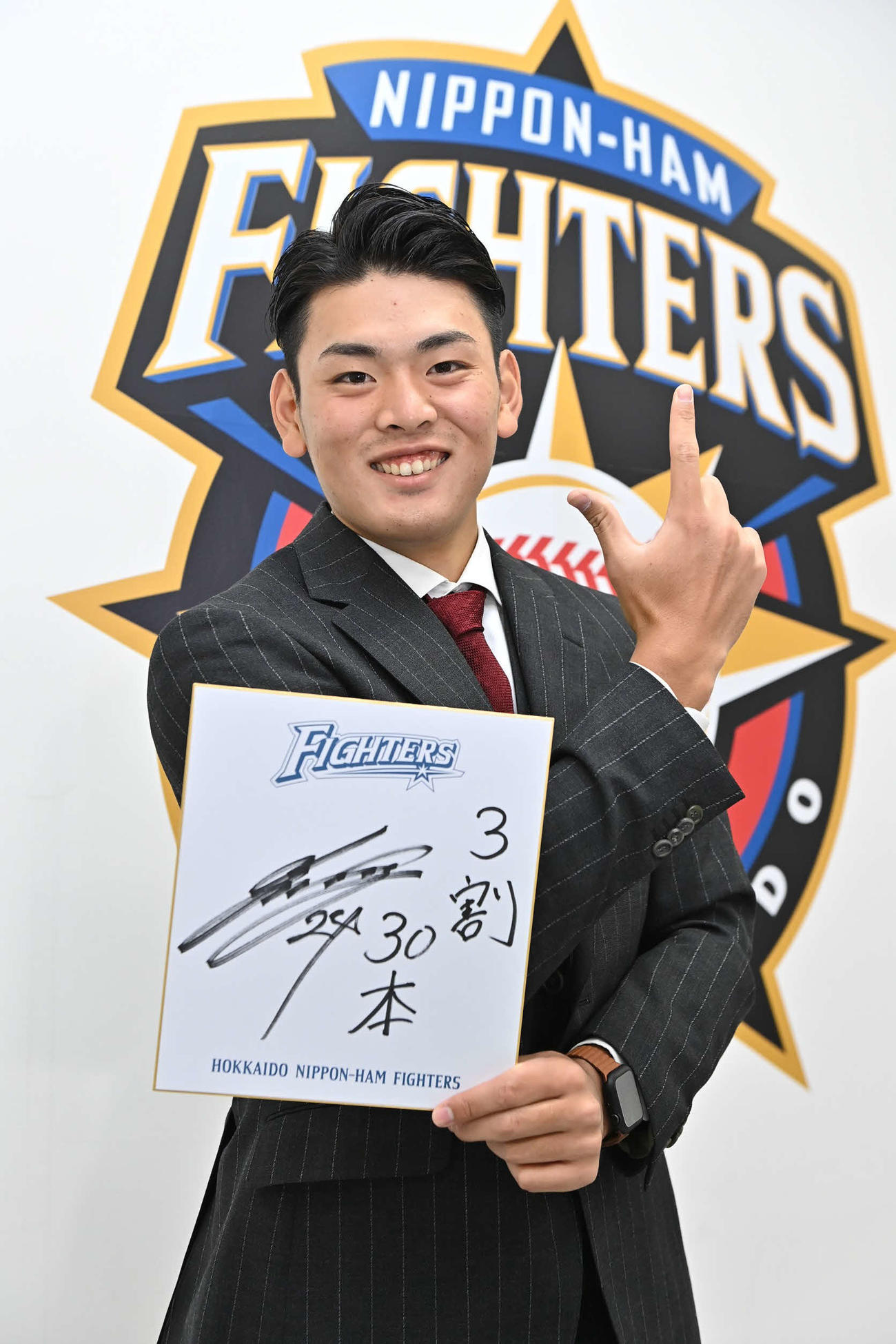 契約更改を終え色紙に来季の目標を記した日本ハム野村（代表撮影）