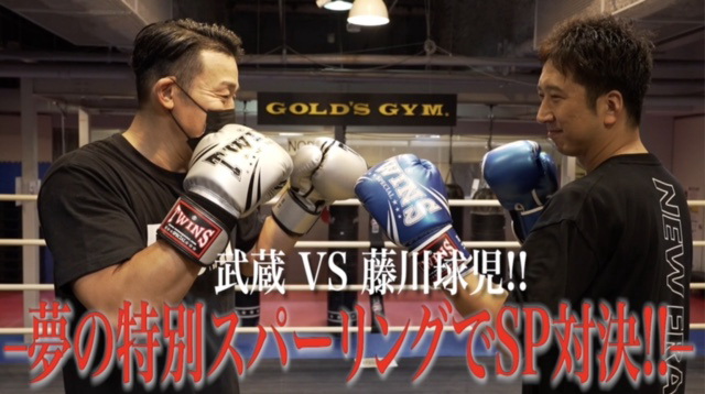 公式YouTubeチャンネル「藤川球児の真向勝負」で、元格闘家の武蔵氏（左）コラボした藤川球児氏