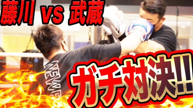 公式YouTubeチャンネル「藤川球児の真向勝負」で、元格闘家の武蔵氏（右）コラボした藤川球児氏