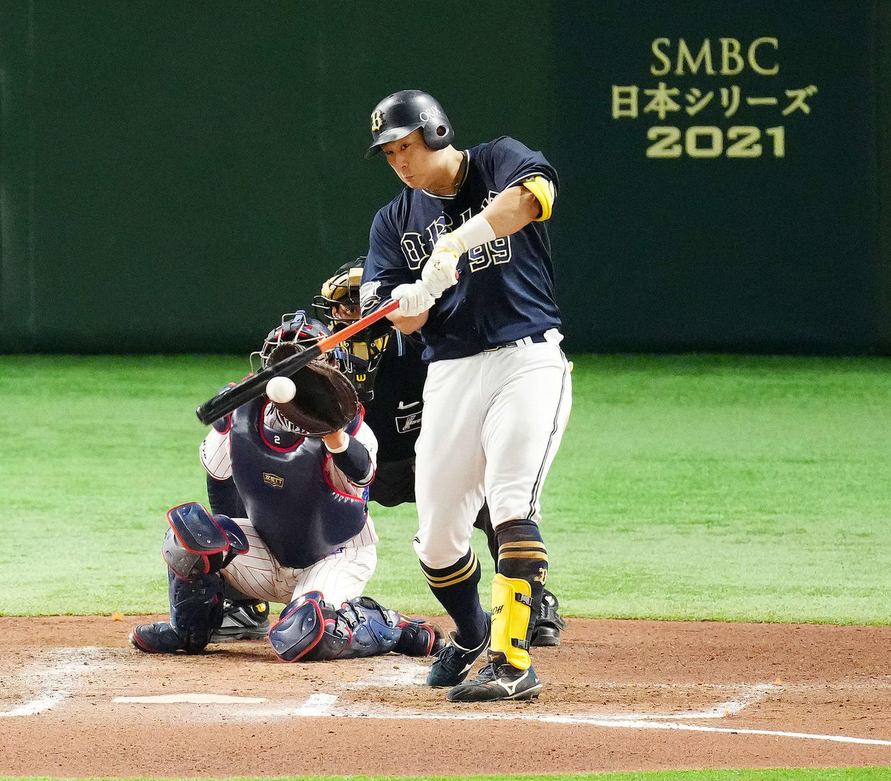 SMBC日本シリーズ2021　第5戦　ヤクルト対オリックス　6回表オリックス2死一塁、杉本裕太郎は左前打を放つ（2021年11月25日撮影）