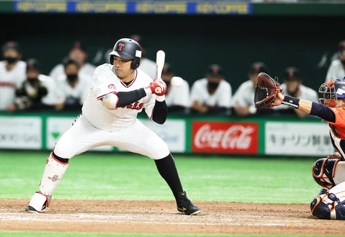 日立製作所対東邦ガス タイブレークの10回裏東邦ガス1死満塁、若林が押し出し四球を選びサヨナラ勝ちする(撮影・足立雅史)