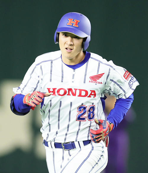 伯和ビクトリーズ対ホンダ熊本 2回裏ホンダ熊本2死三塁、右越え2点本塁打を放った山本(撮影・足立雅史)