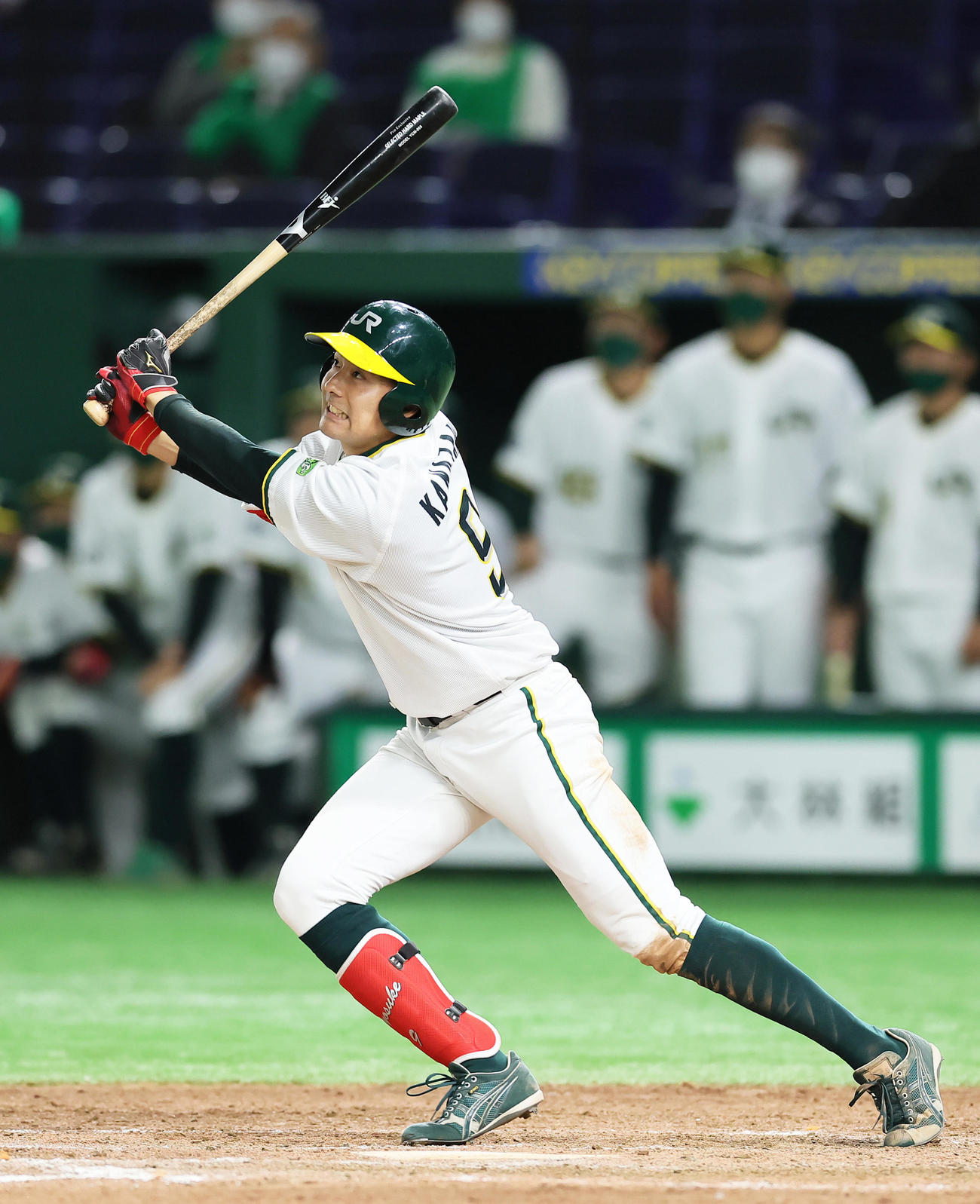 NTT西日本対JR東日本東北　9回裏JR東日本東北1死満塁、金沢はサヨナラの左犠飛を放つ（撮影・足立雅史）