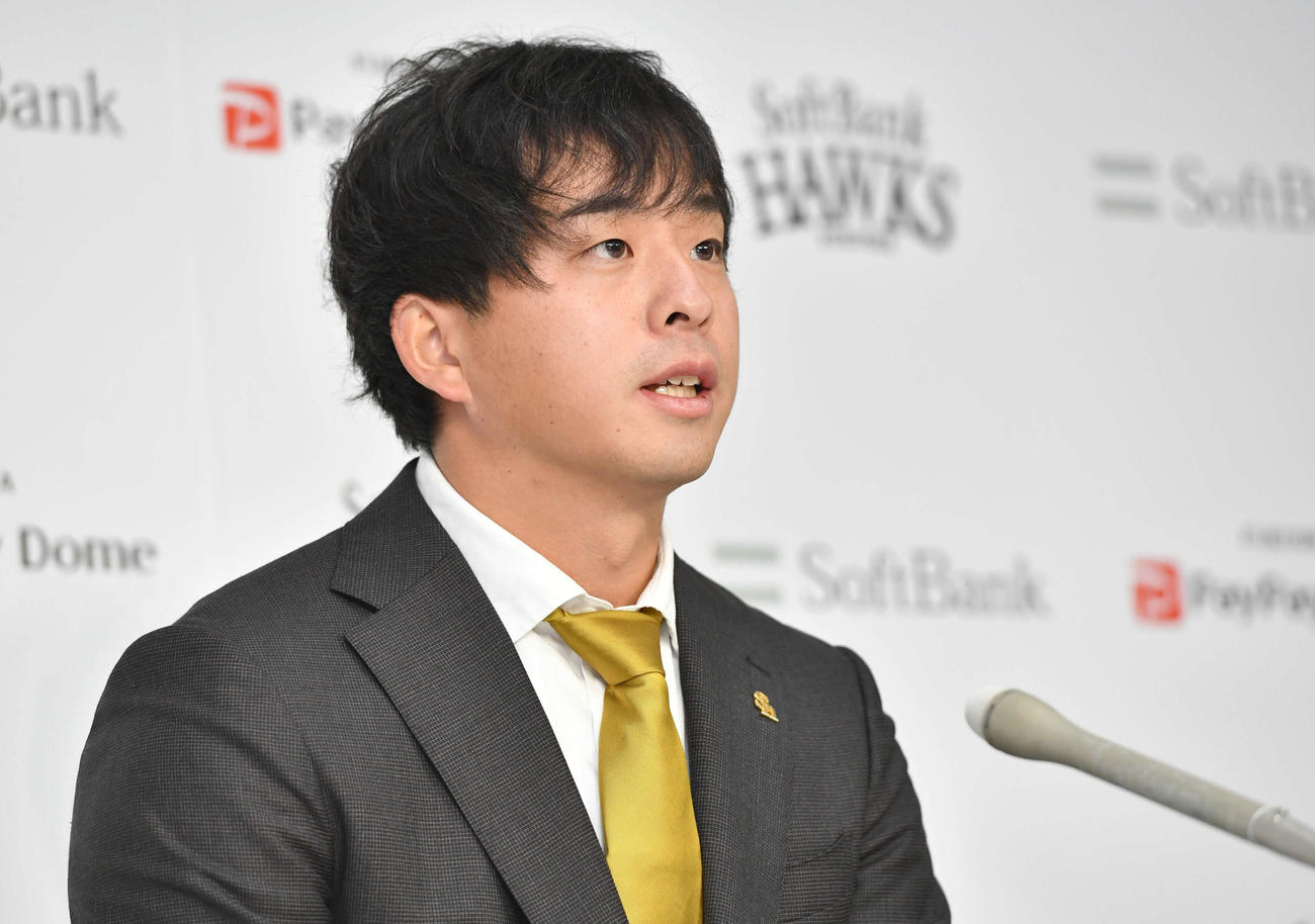 契約更改を終えて会見を行う大関（撮影・岩下翔太）