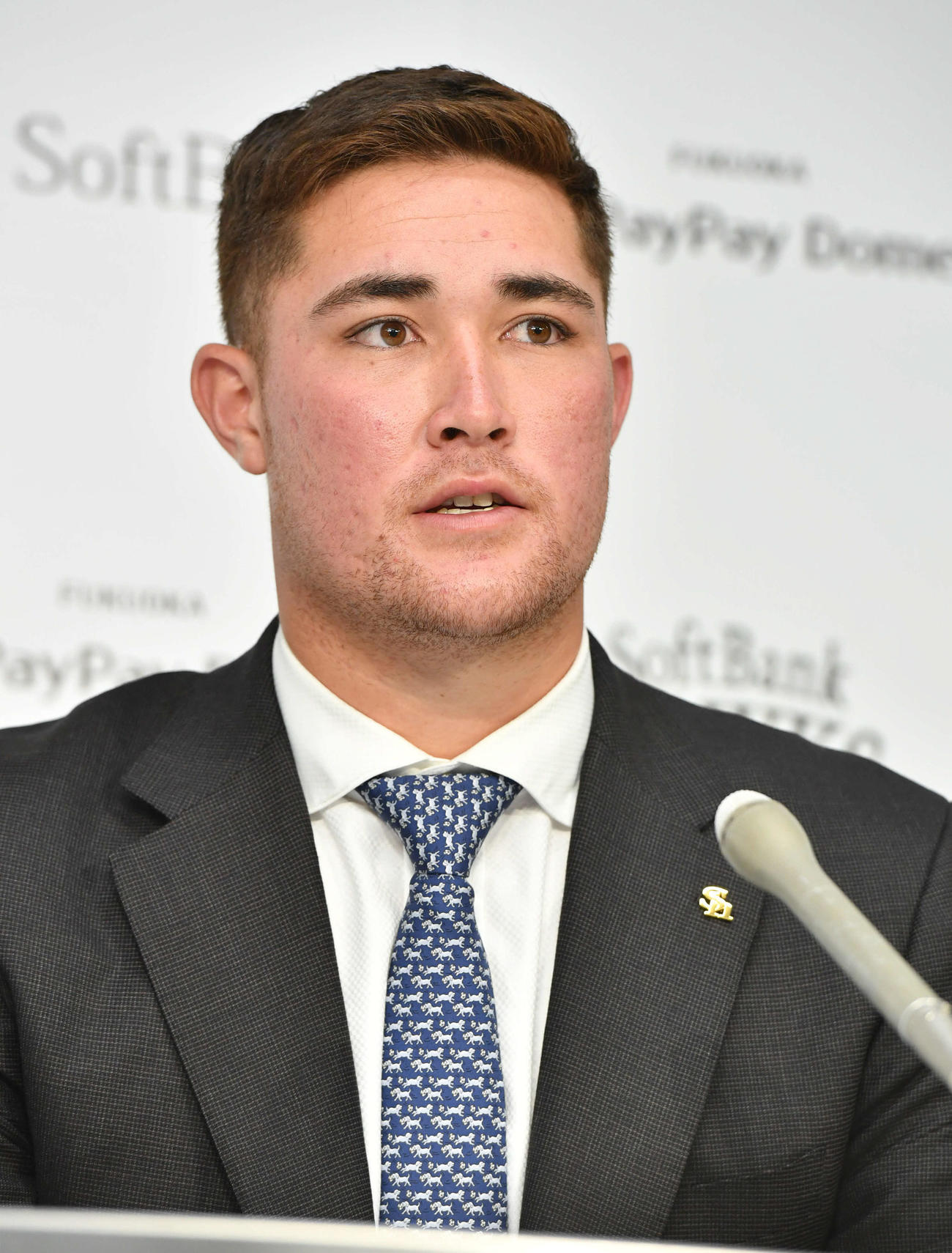 契約更改を終えて会見を行うリチャード（撮影・岩下翔太）