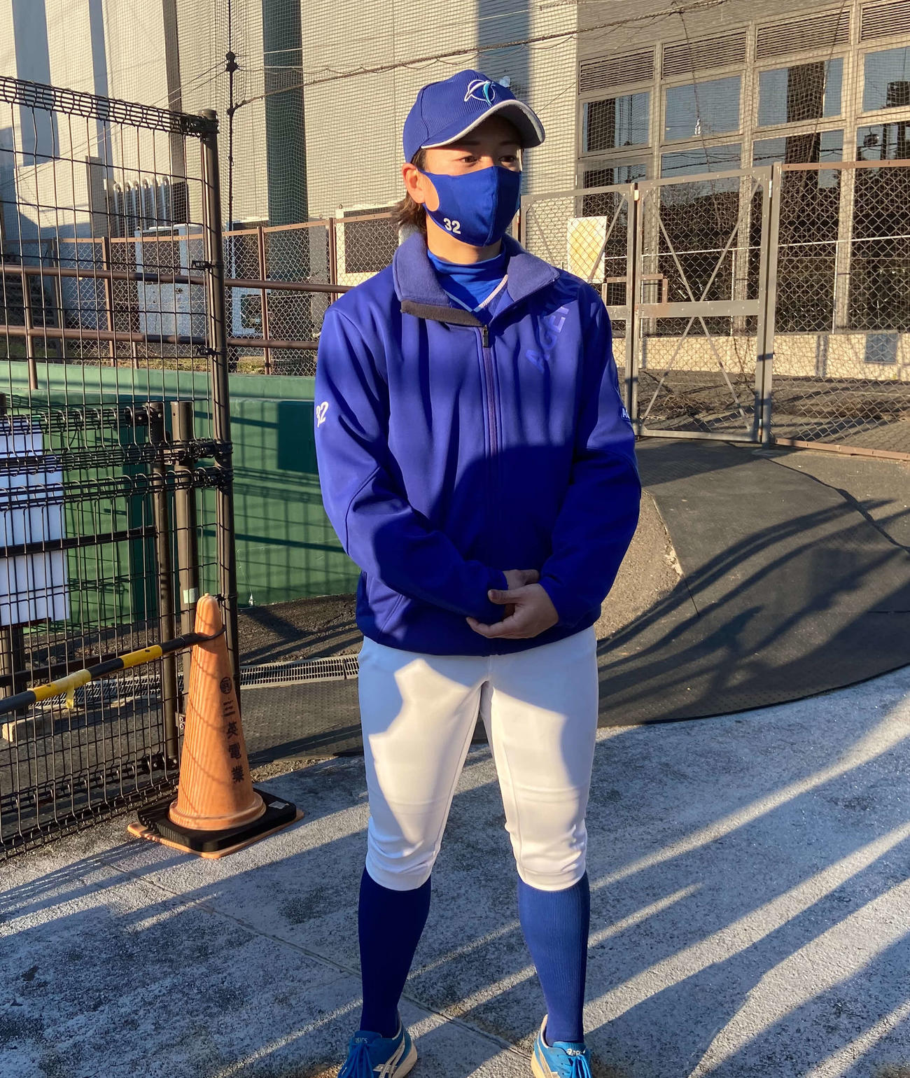 ジャイアンツ球場で行われた女子野球の関東選抜対関西選抜の試合後、取材に応じた川端（撮影・小早川宗一郎）
