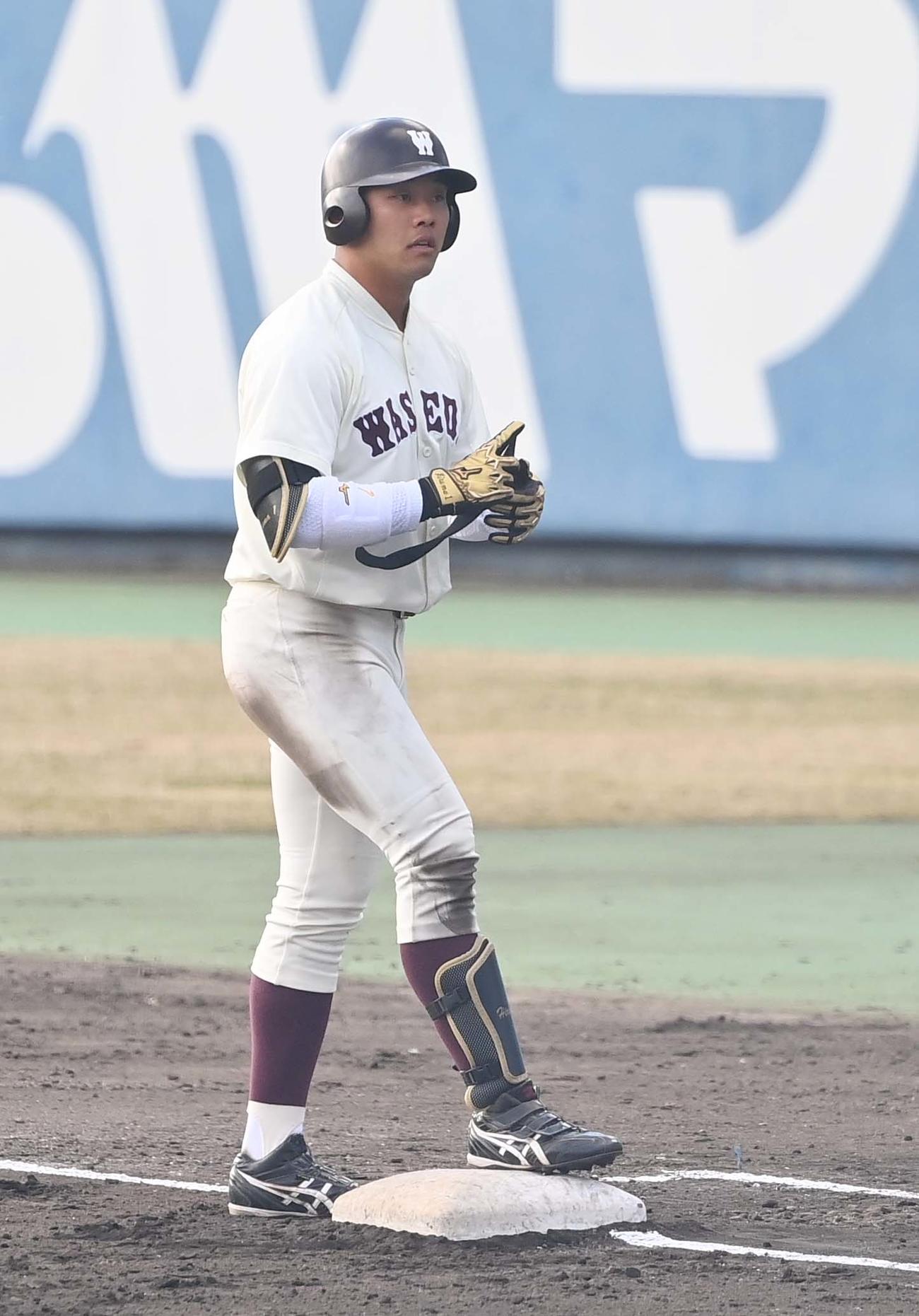 練習試合で適時打を放つ早大・蛭間拓哉（撮影・上田博志）