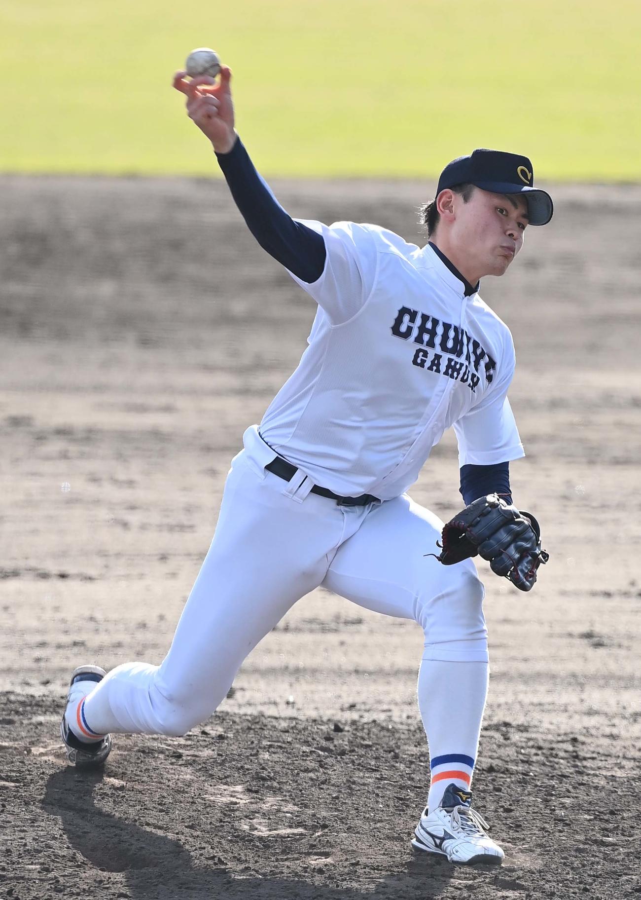 練習試合で好投する中京学院大・赤塚（撮影・上田博志）