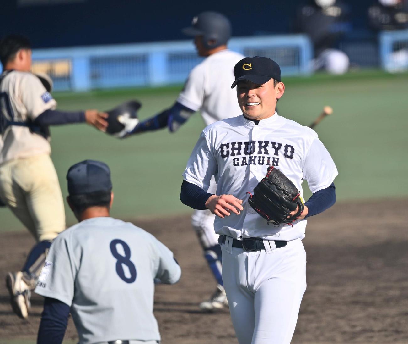 練習試合で好投する中京学院大・赤塚（撮影・上田博志）