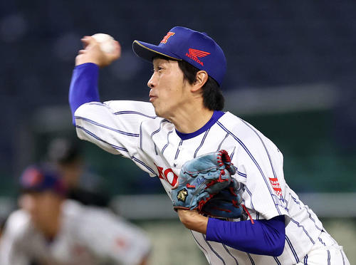 ホンダ熊本対東邦ガス　先発し力投するホンダ熊本・福田（撮影・鈴木正人）