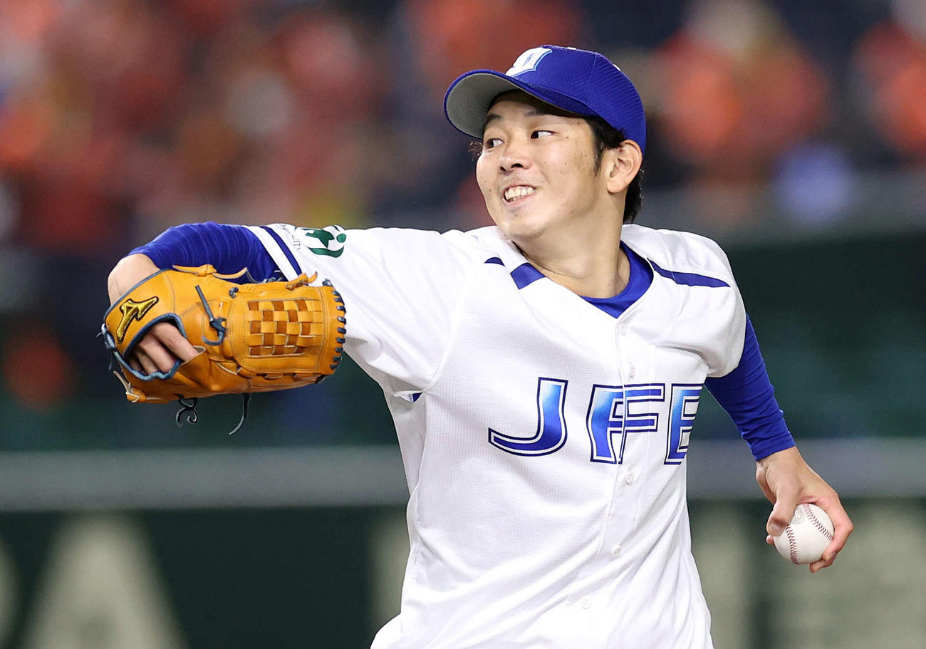 NTT東日本対JFE東日本　先発し力投するJFE東日本・山田啓（撮影・鈴木正人）